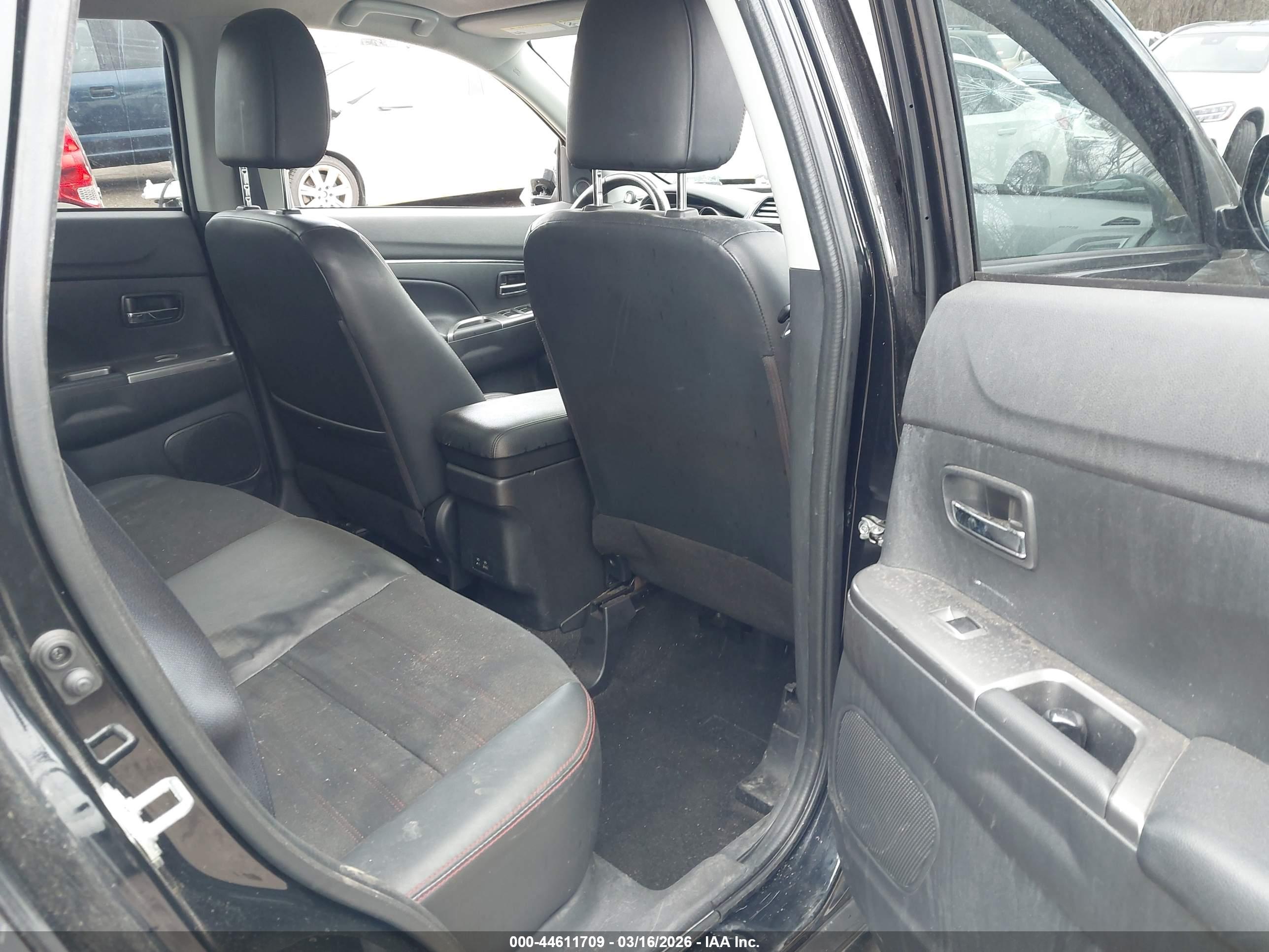 MITSUBISHI OUTLANDER image 8