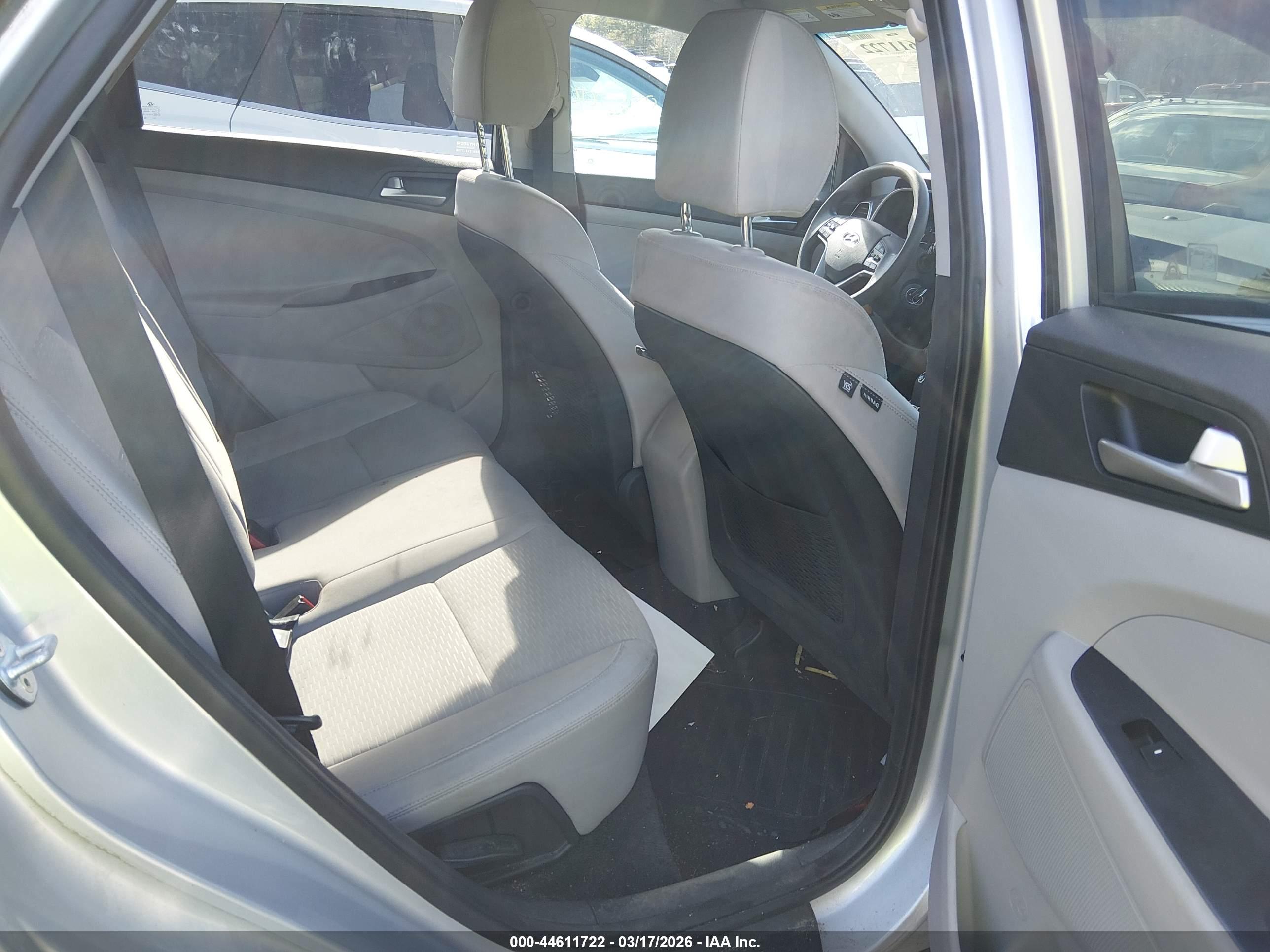 HYUNDAI TUCSON image 8