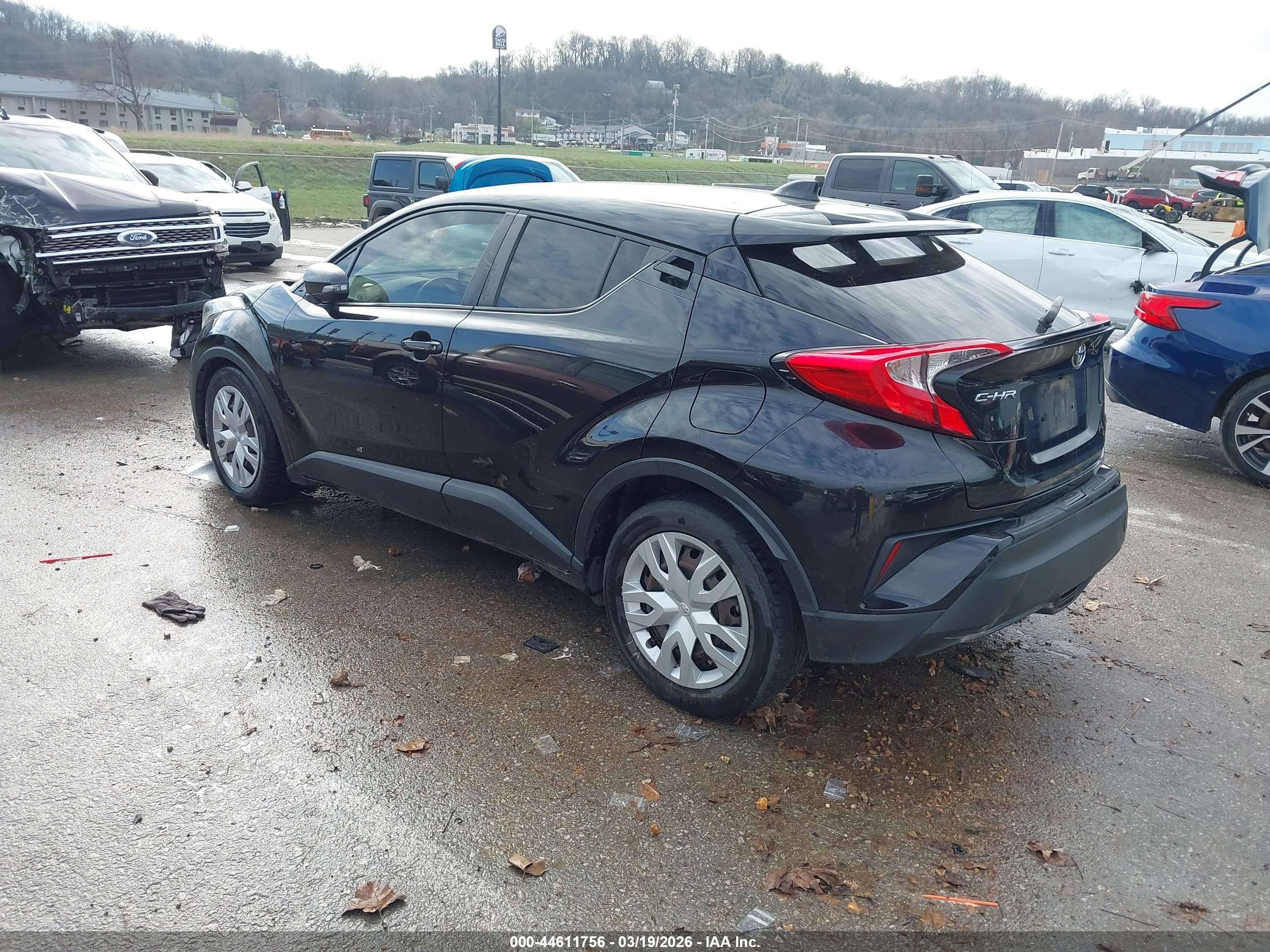 TOYOTA C-HR image 3
