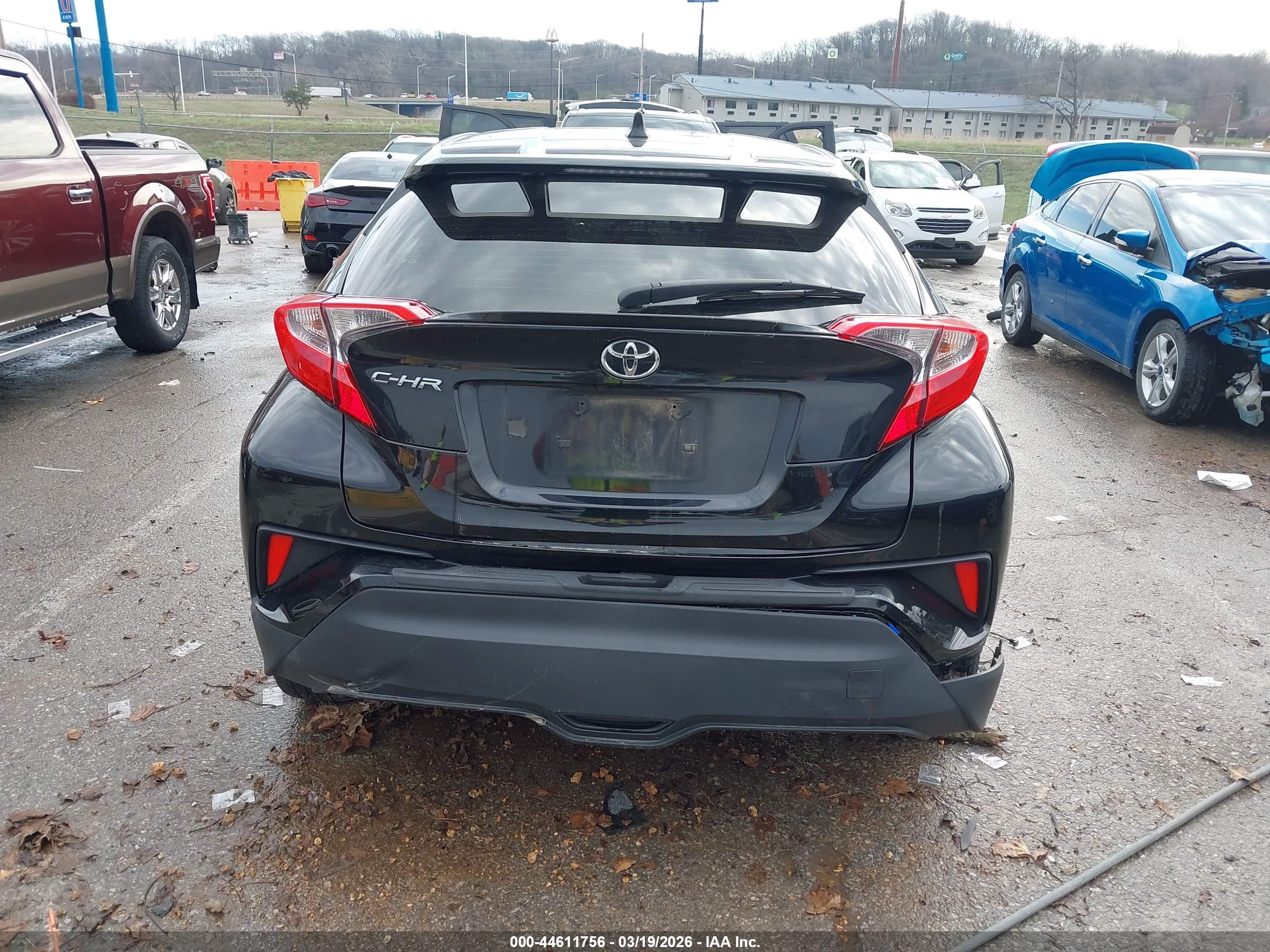TOYOTA C-HR image 6