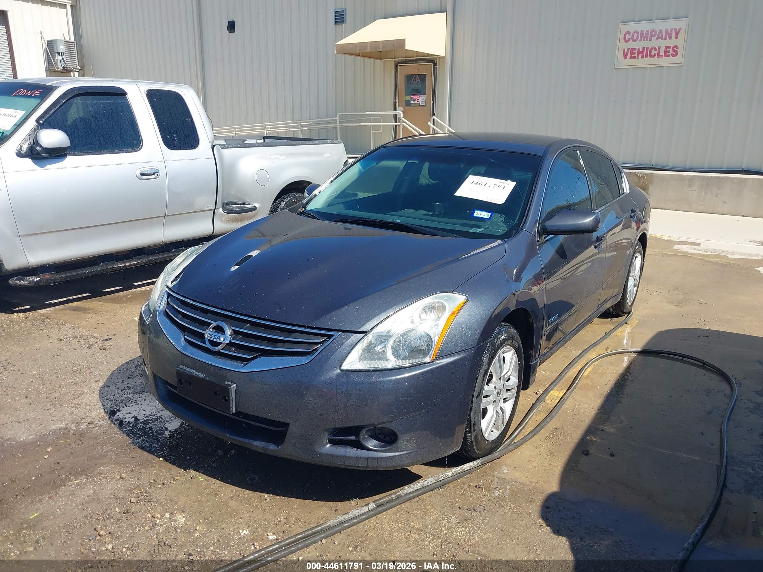 NISSAN ALTIMA image 2