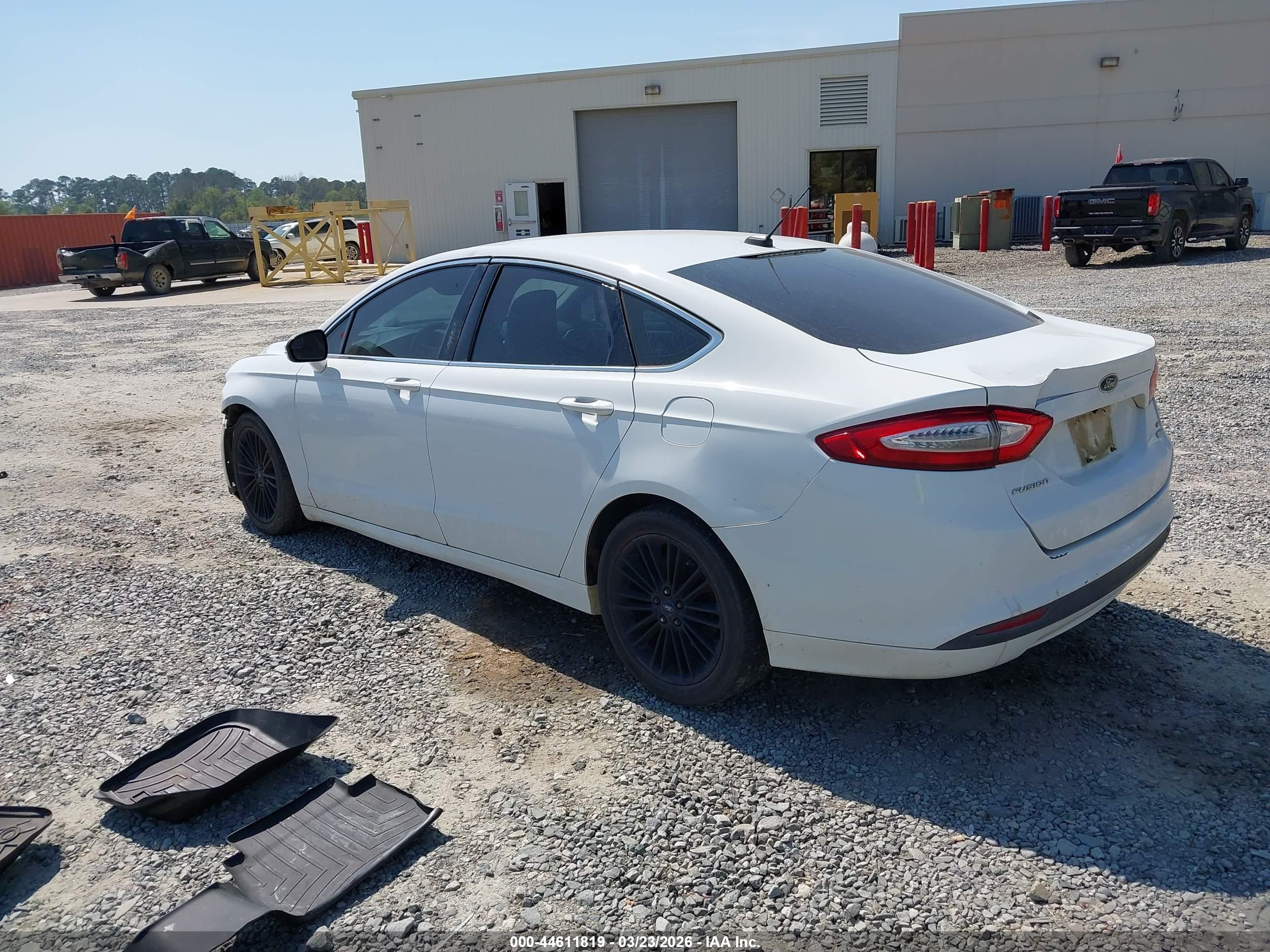 FORD FUSION image 3
