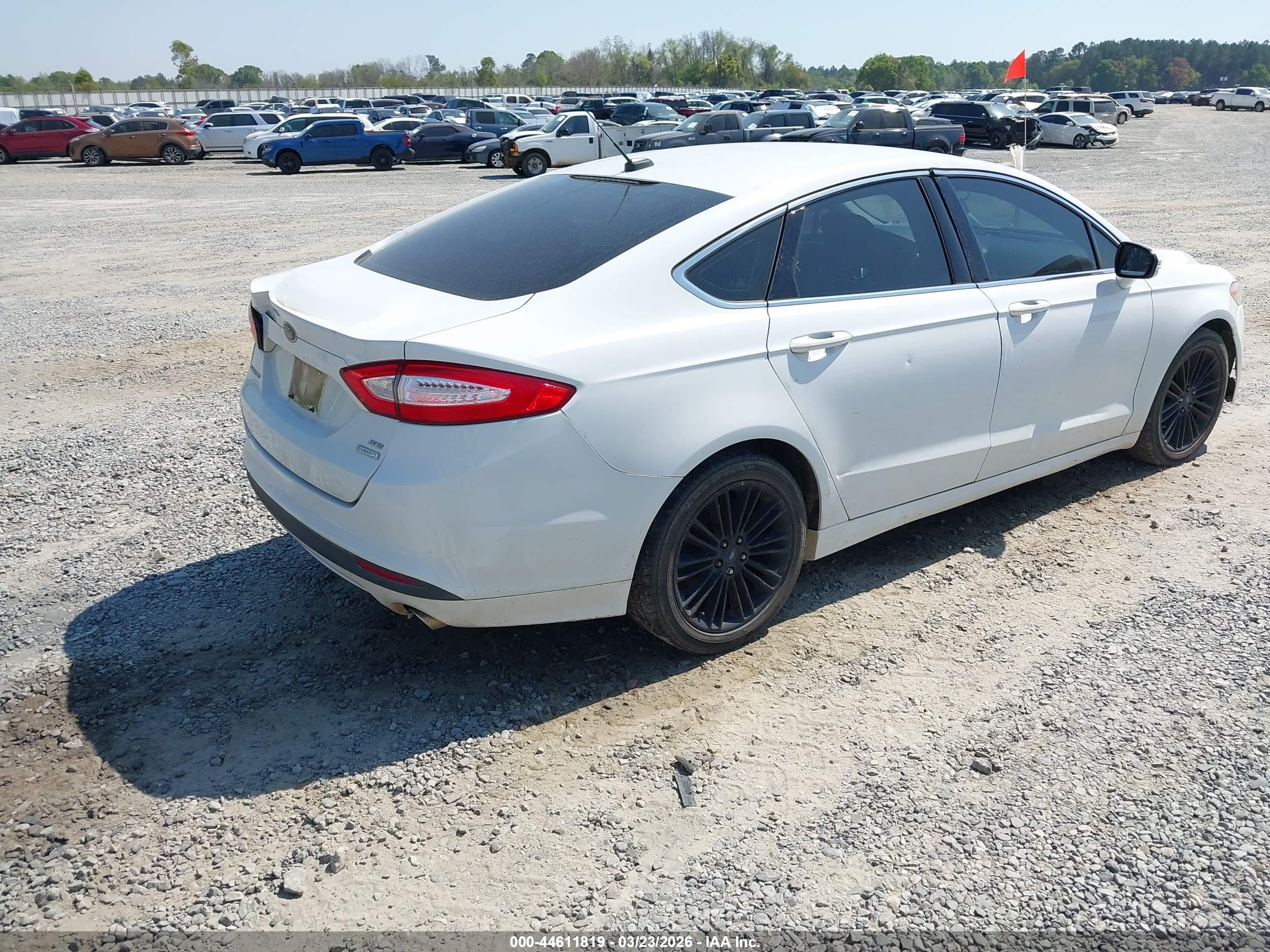 FORD FUSION image 4