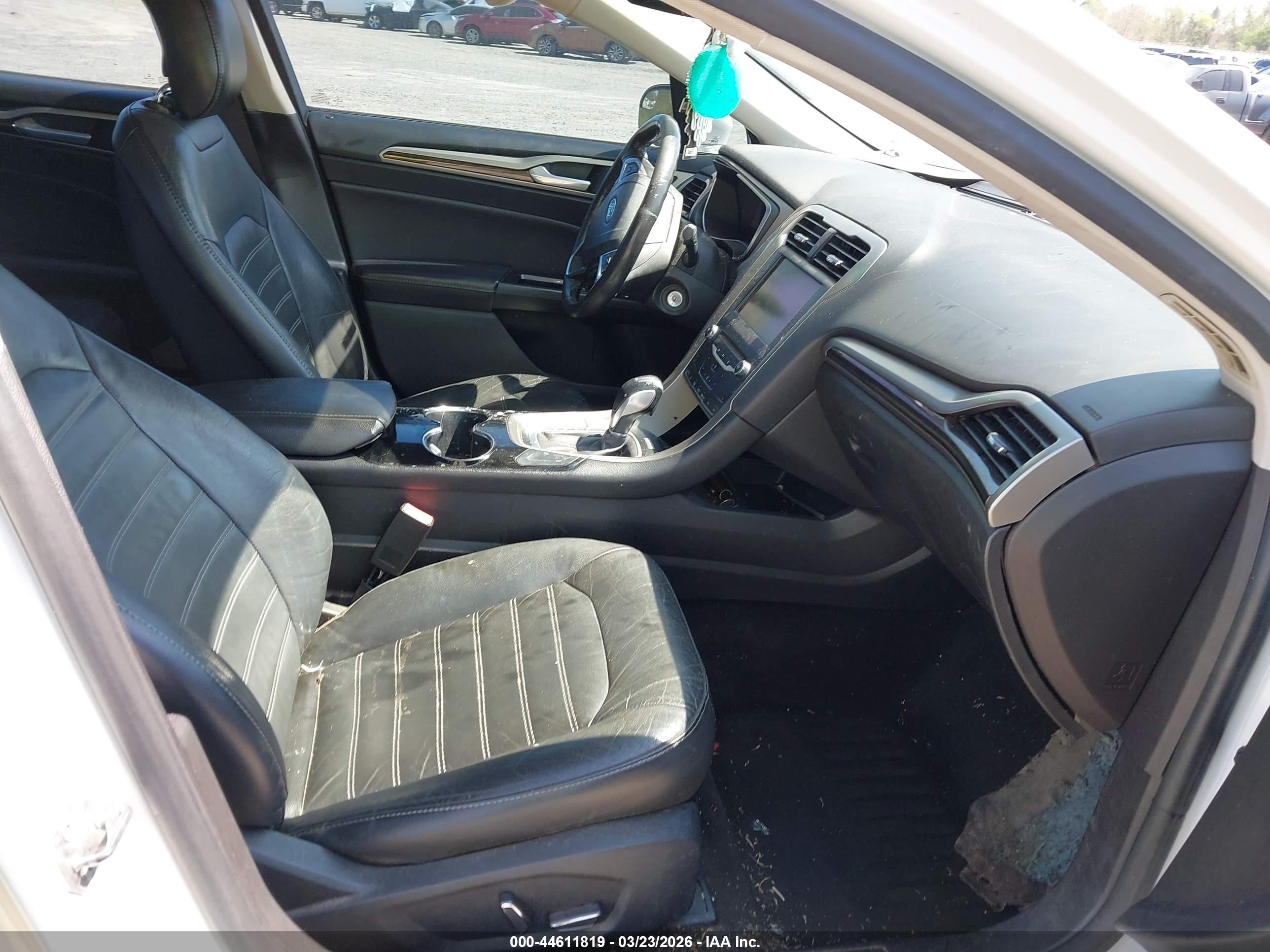 FORD FUSION image 5