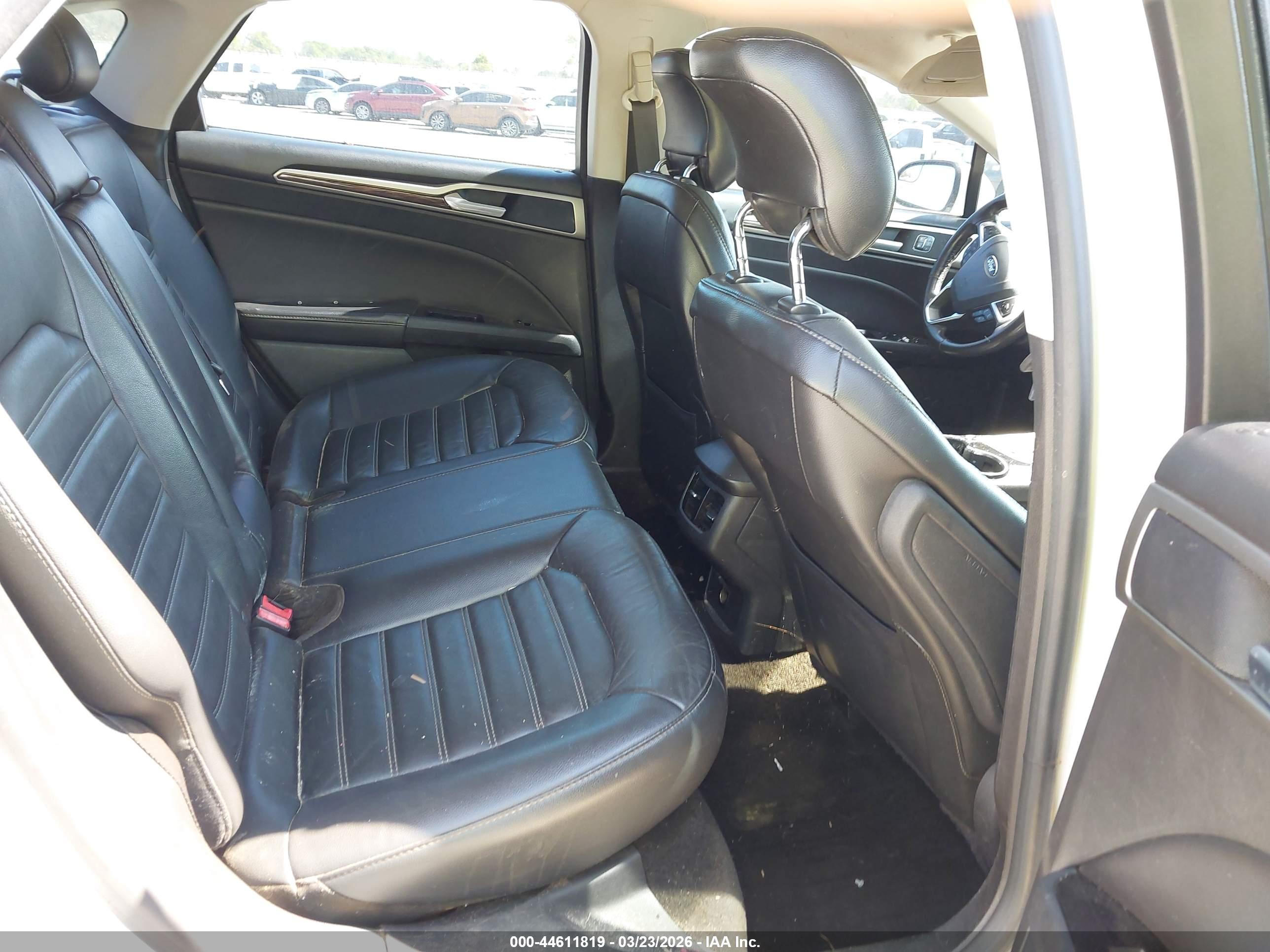 FORD FUSION image 8