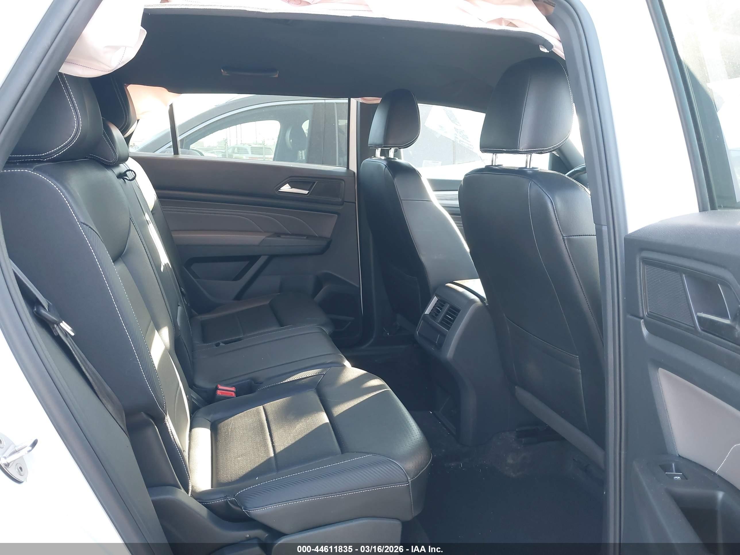 VOLKSWAGEN ATLAS image 8