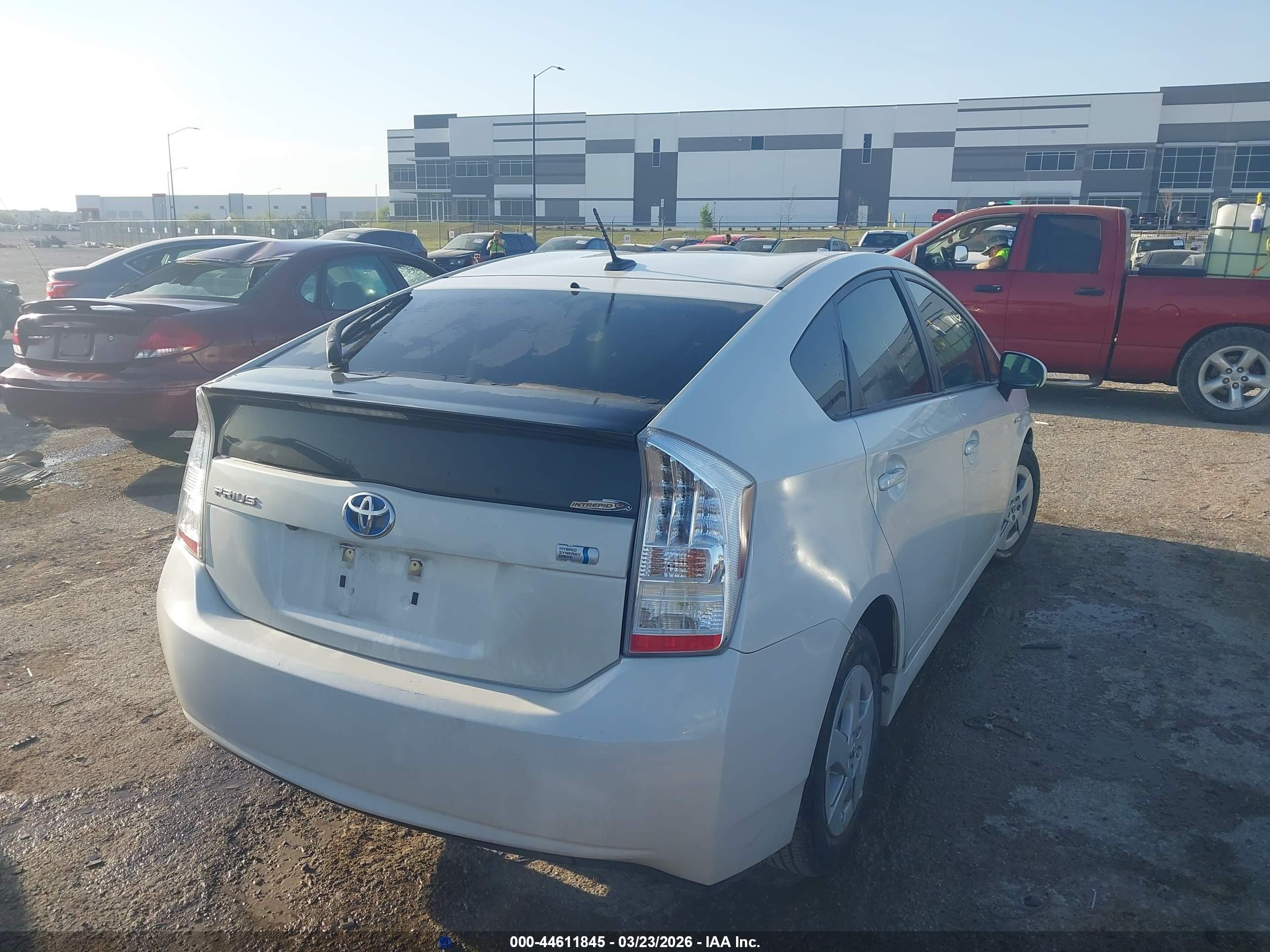 TOYOTA PRIUS image 4