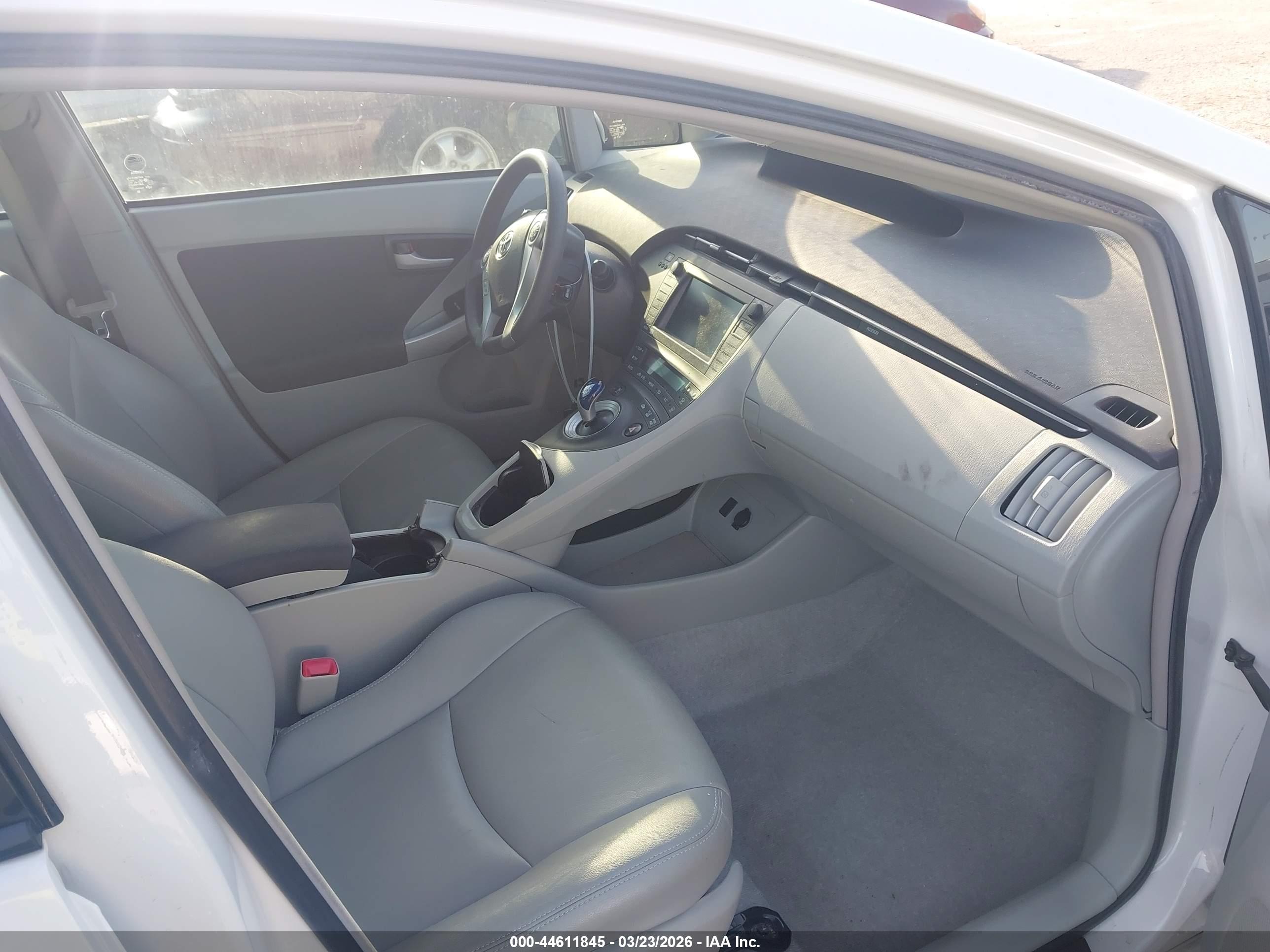 TOYOTA PRIUS image 5