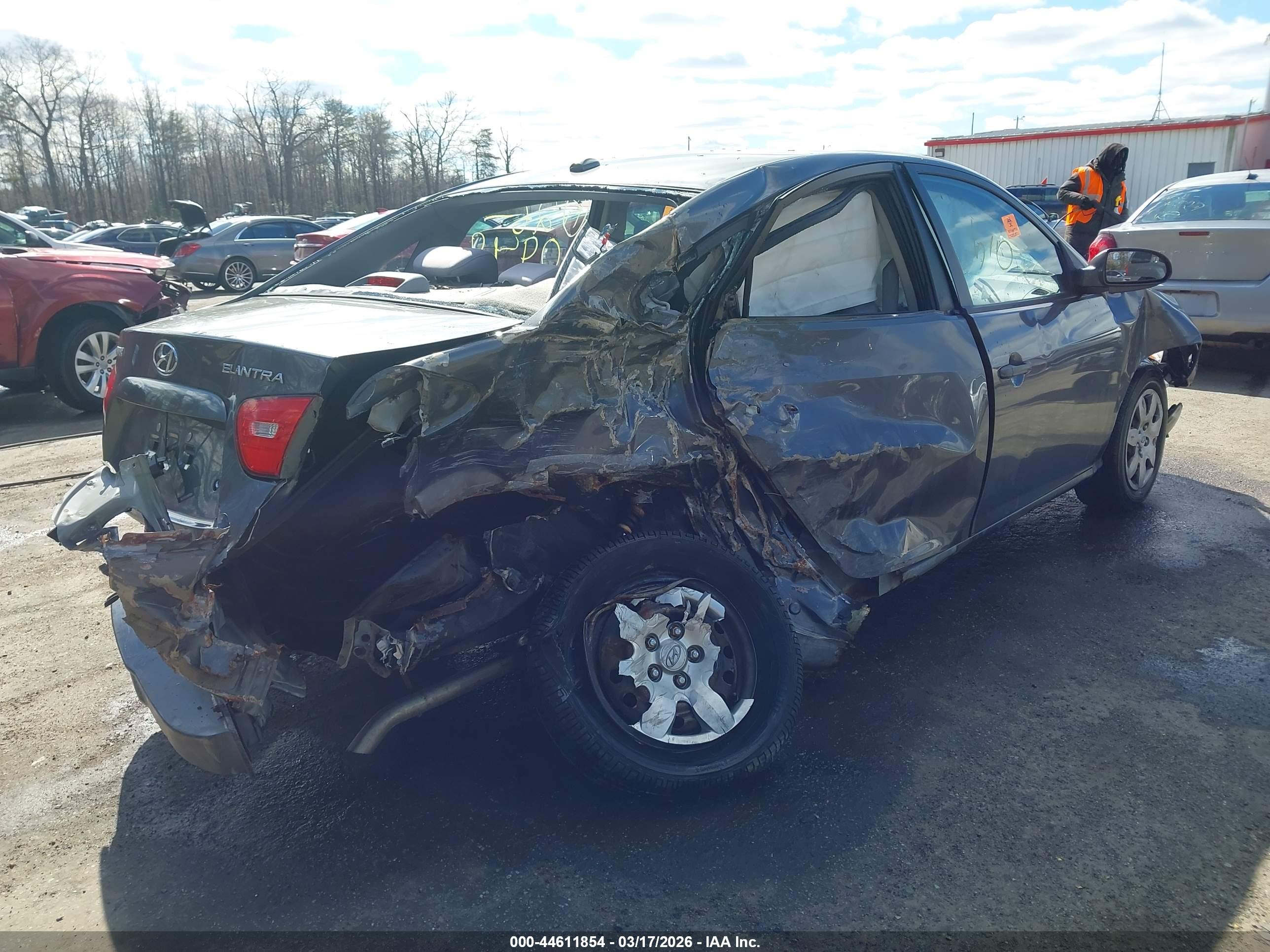 HYUNDAI ELANTRA image 4