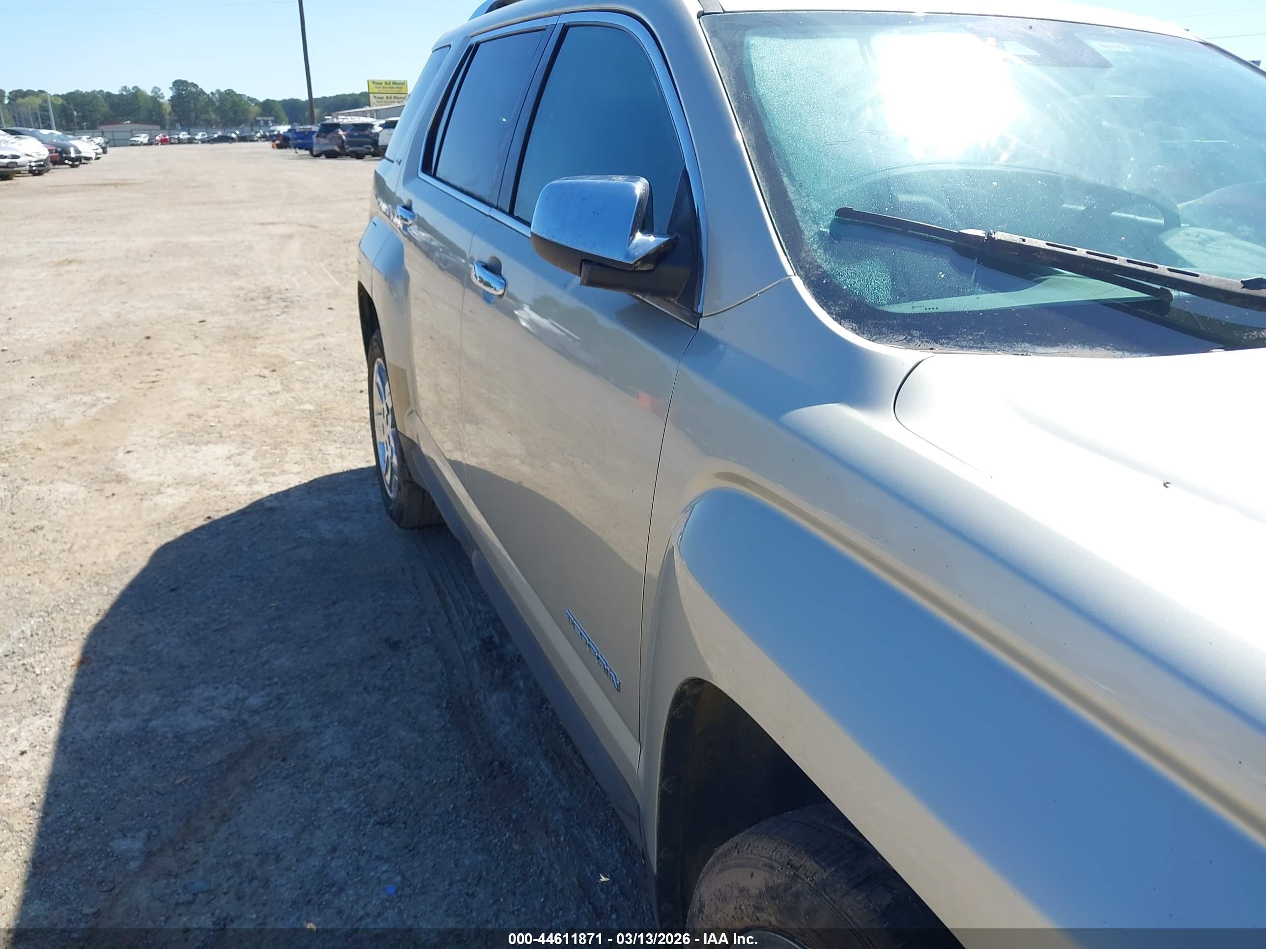 GMC TERRAIN image 6