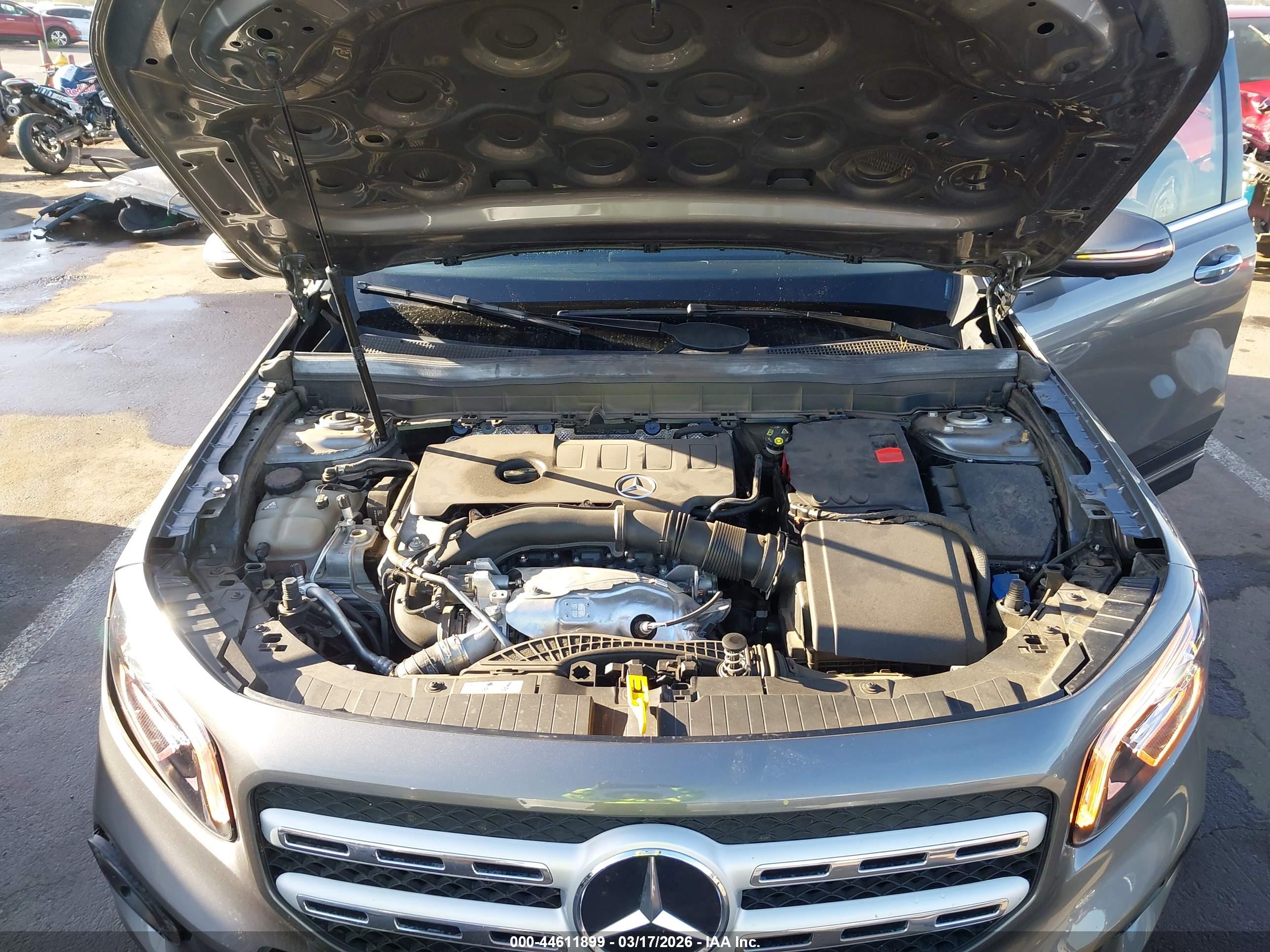 MERCEDES-BENZ GLB image 10