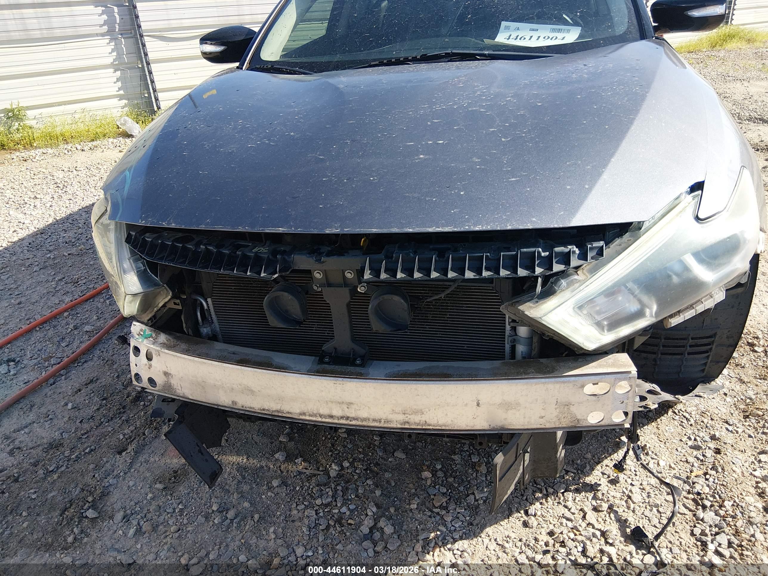 NISSAN MAXIMA image 6