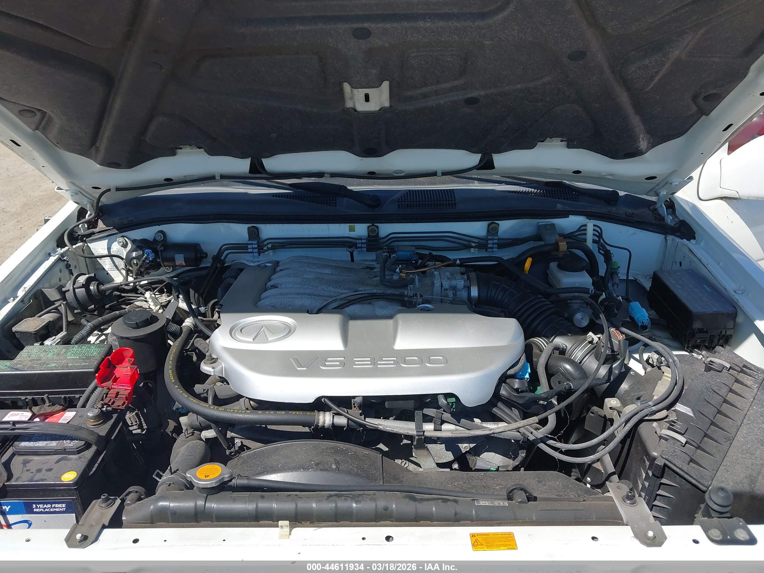 INFINITI QX4 image 10
