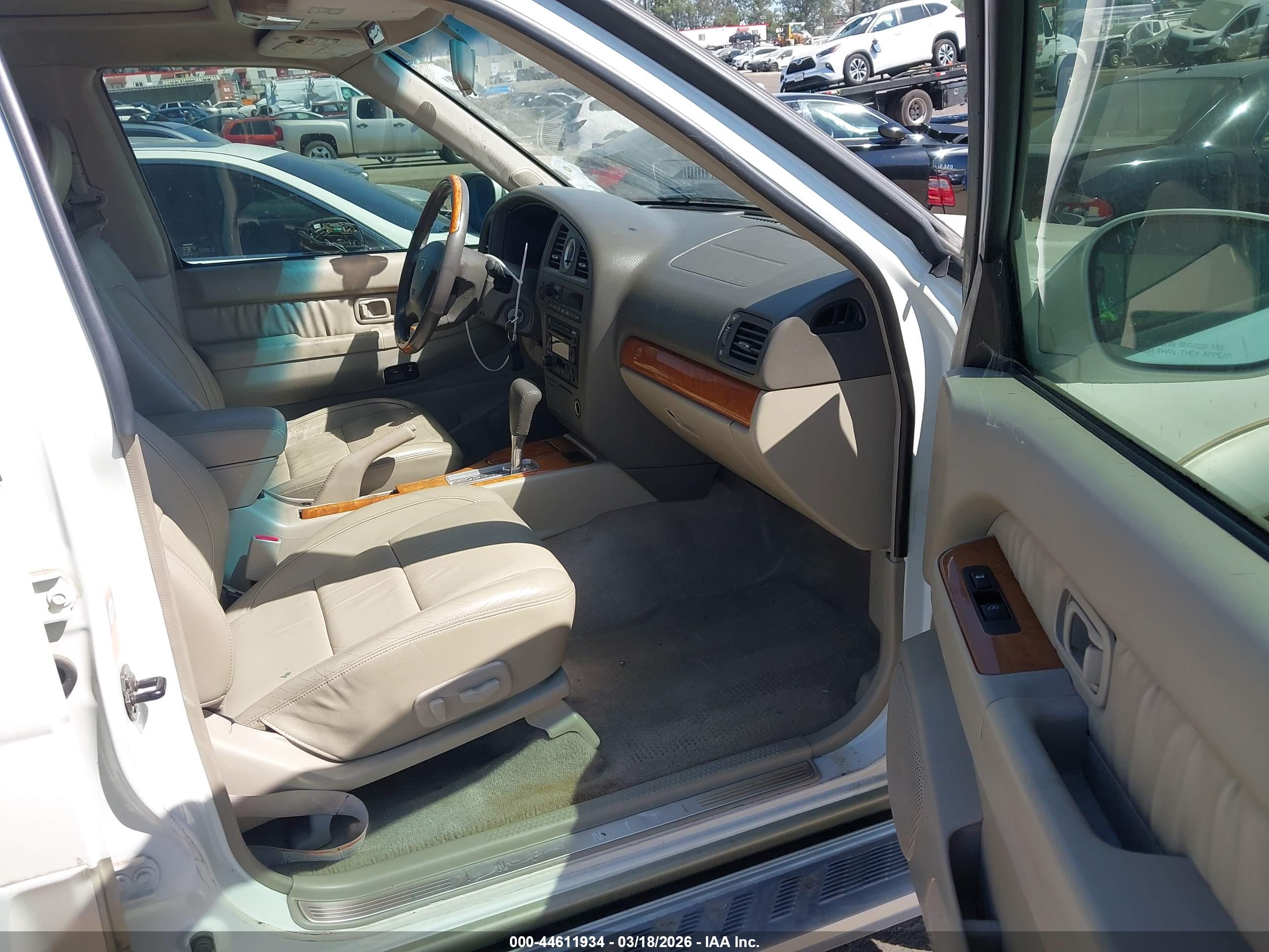 INFINITI QX4 image 5