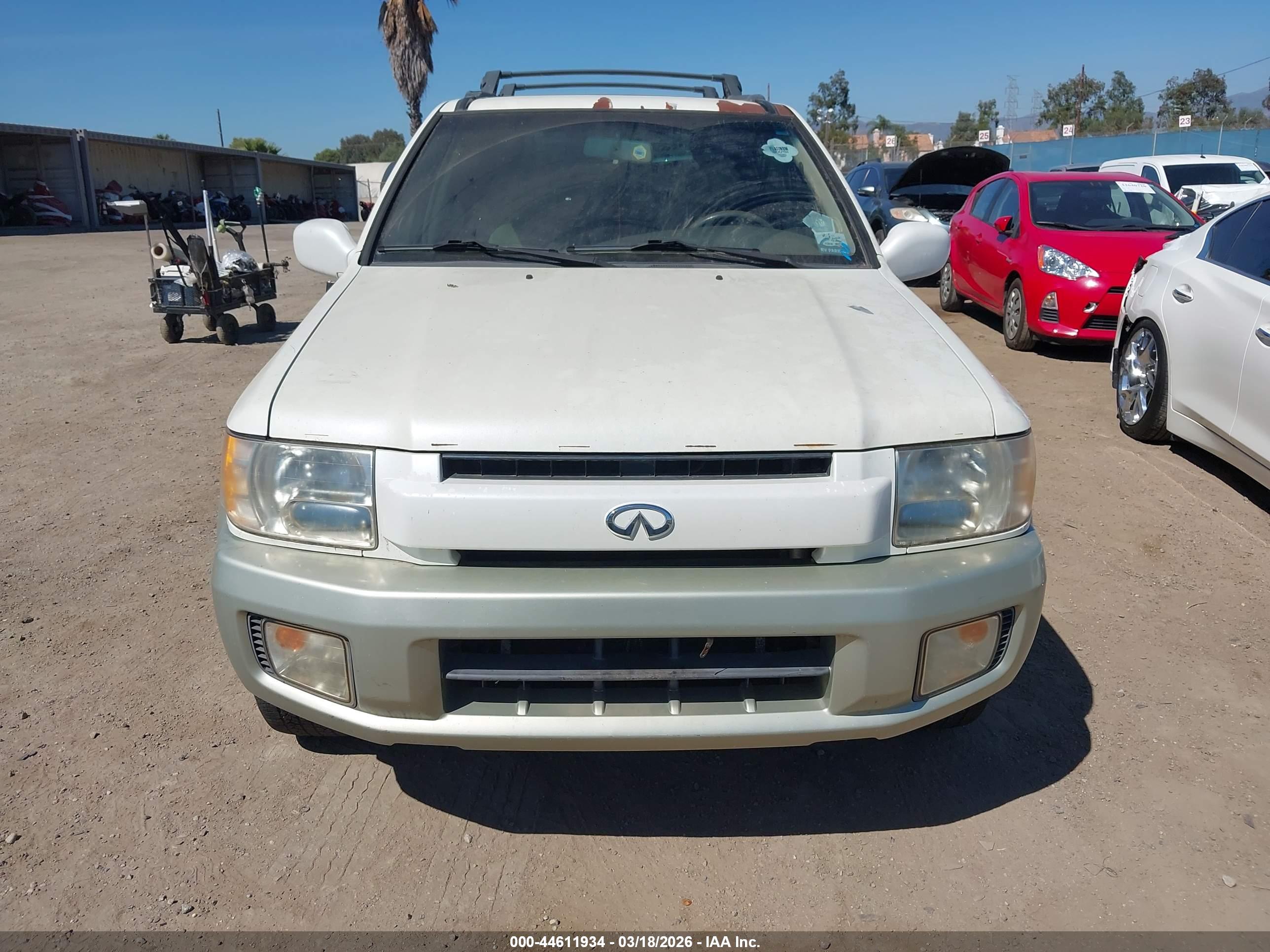 INFINITI QX4 image 6