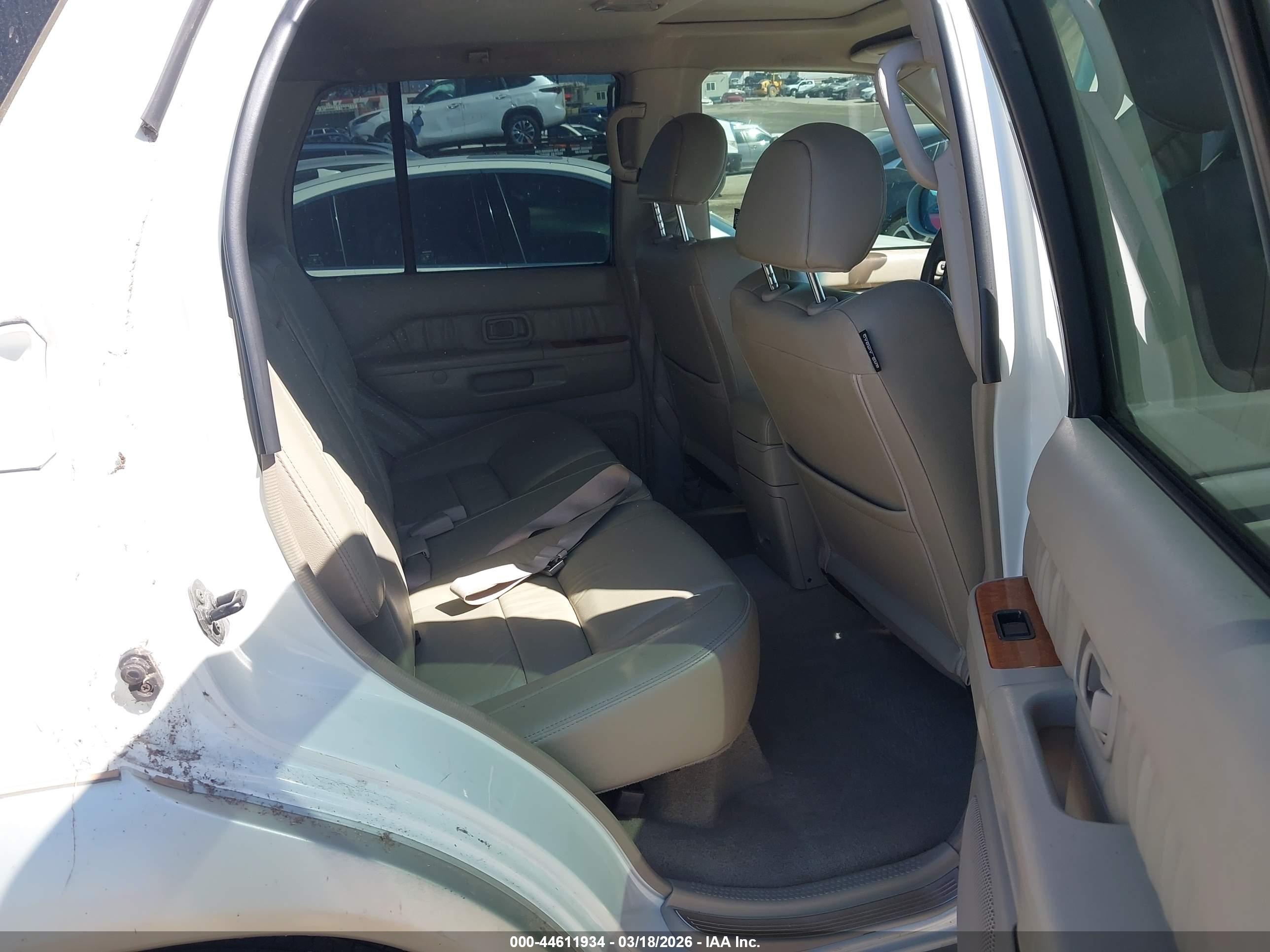 INFINITI QX4 image 8