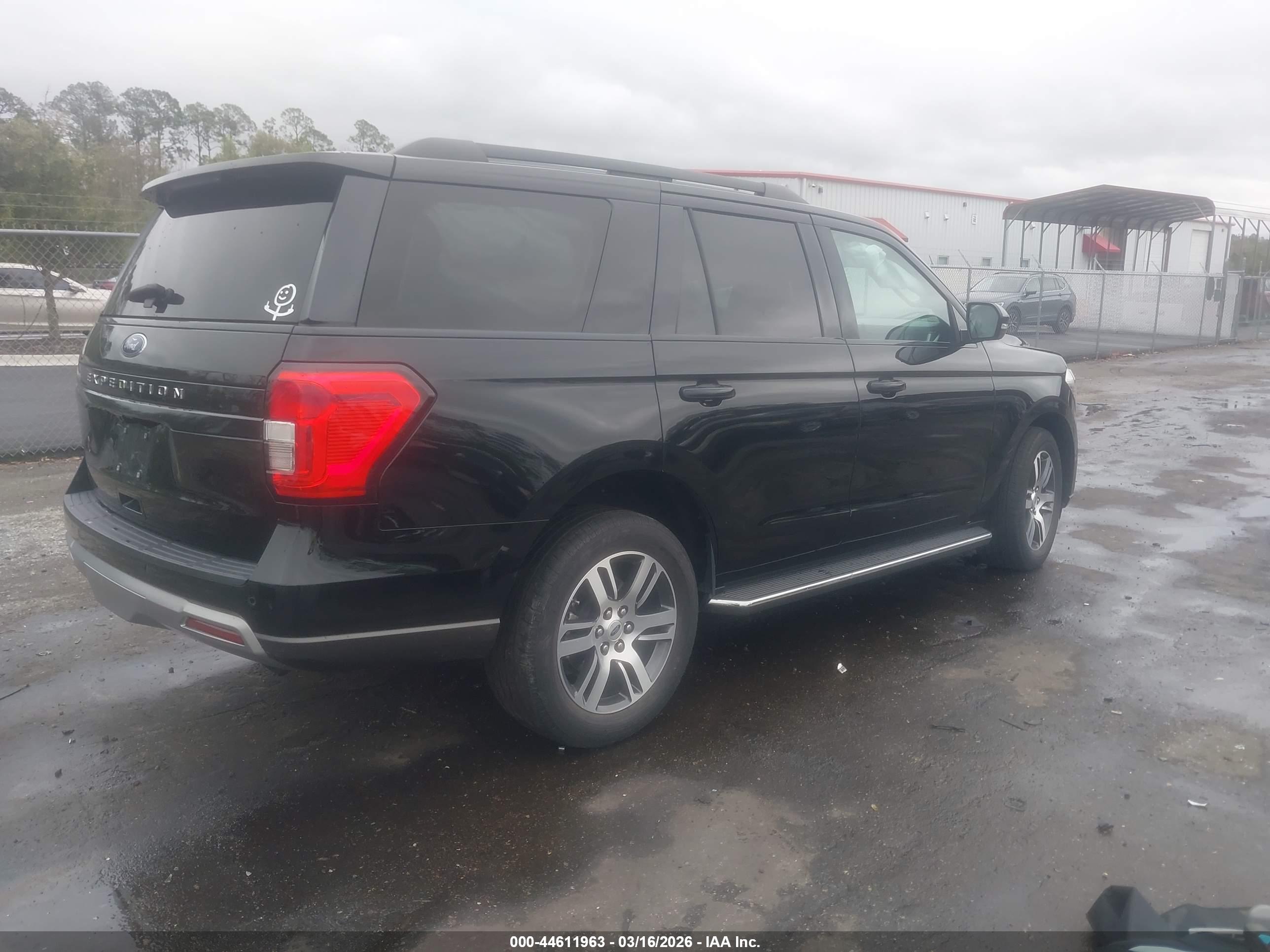 FORD EXPEDITION image 4