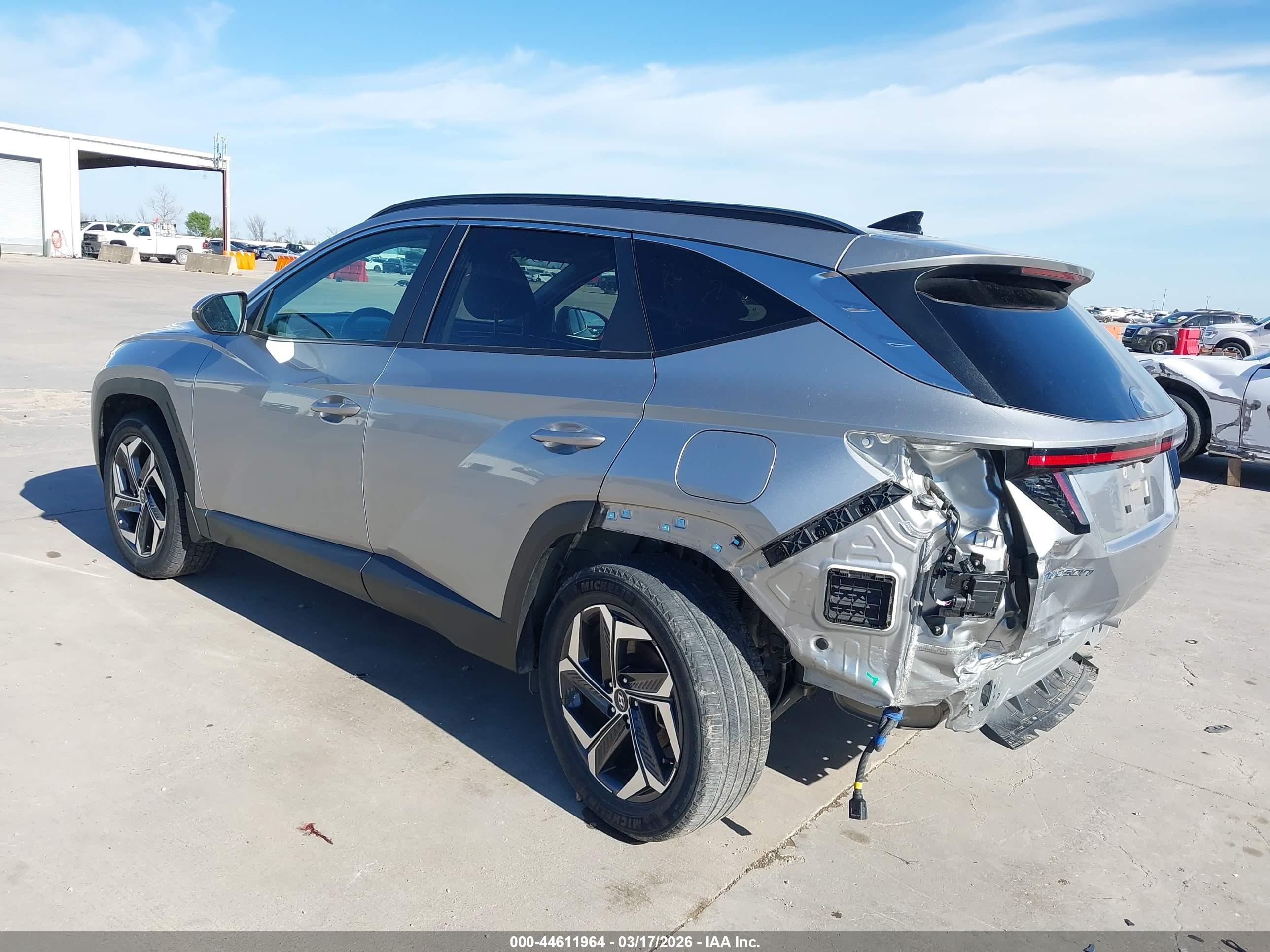 HYUNDAI TUCSON image 3