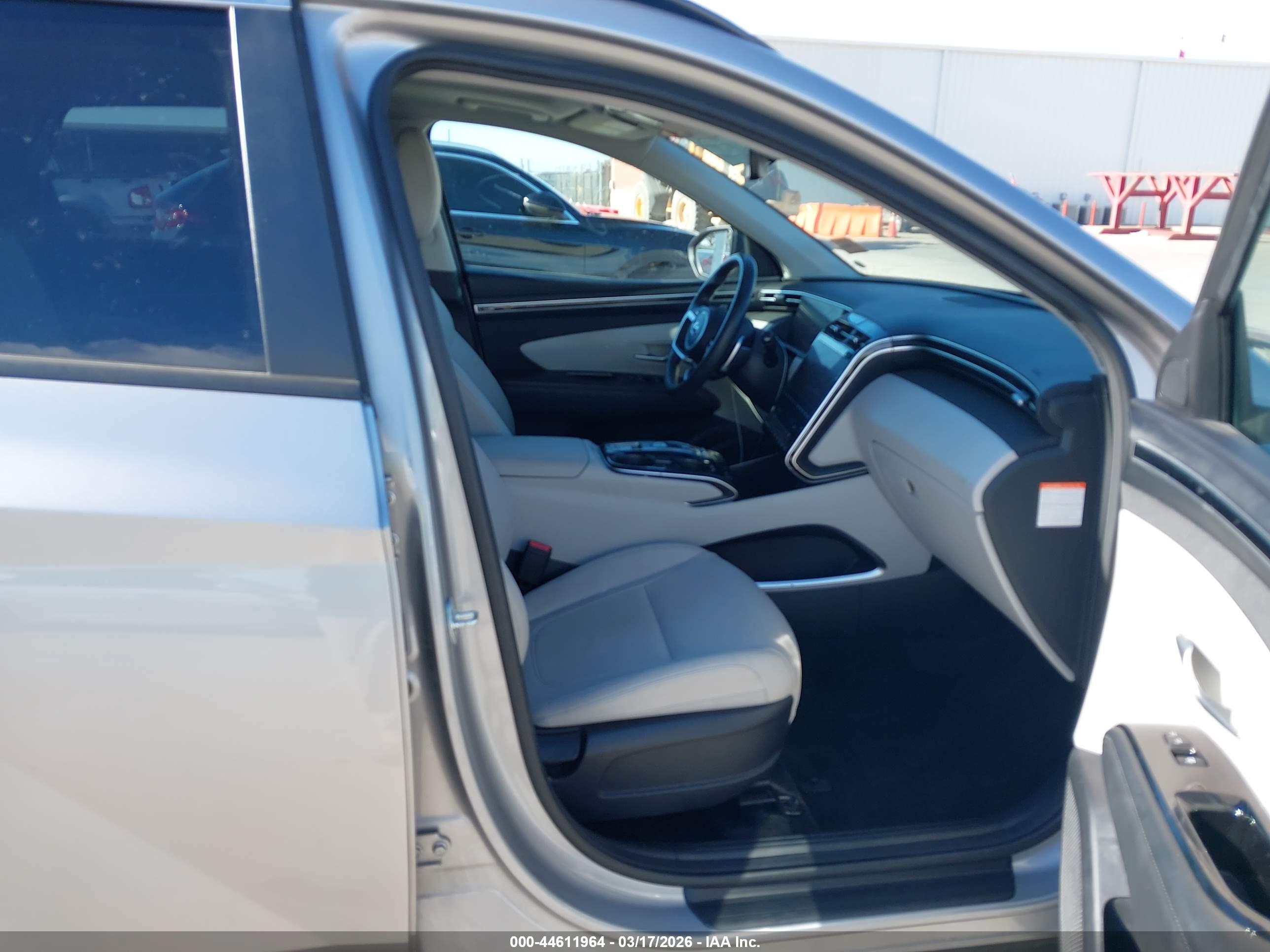 HYUNDAI TUCSON image 5