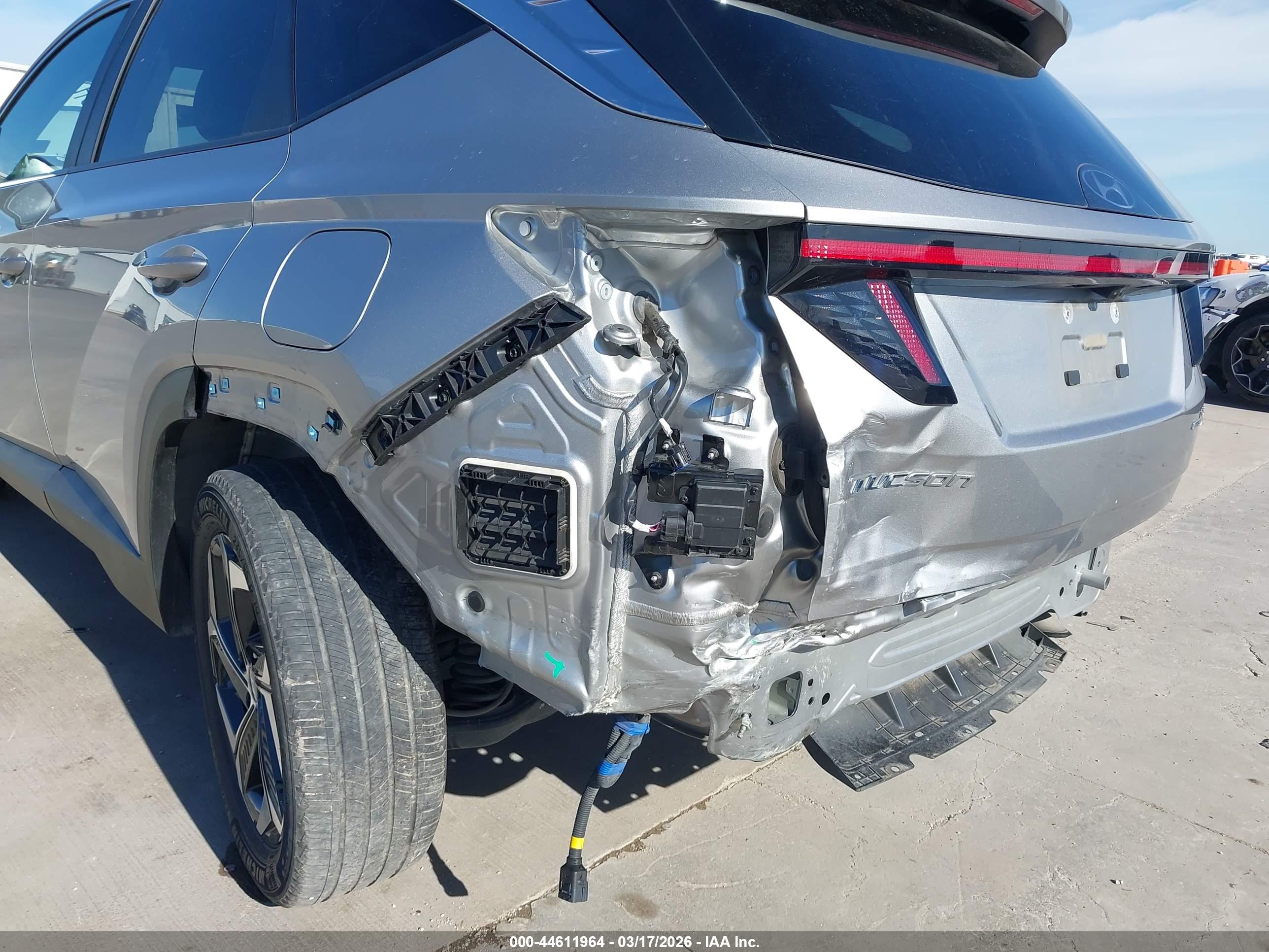 HYUNDAI TUCSON image 6