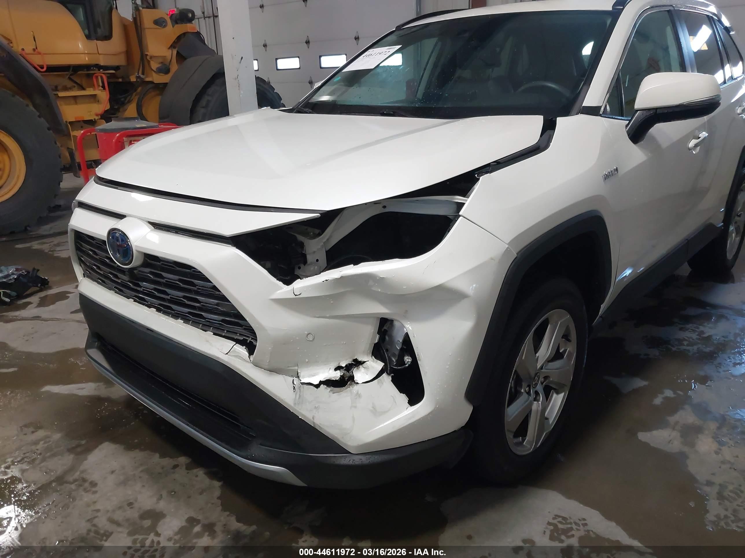 TOYOTA RAV4 image 6
