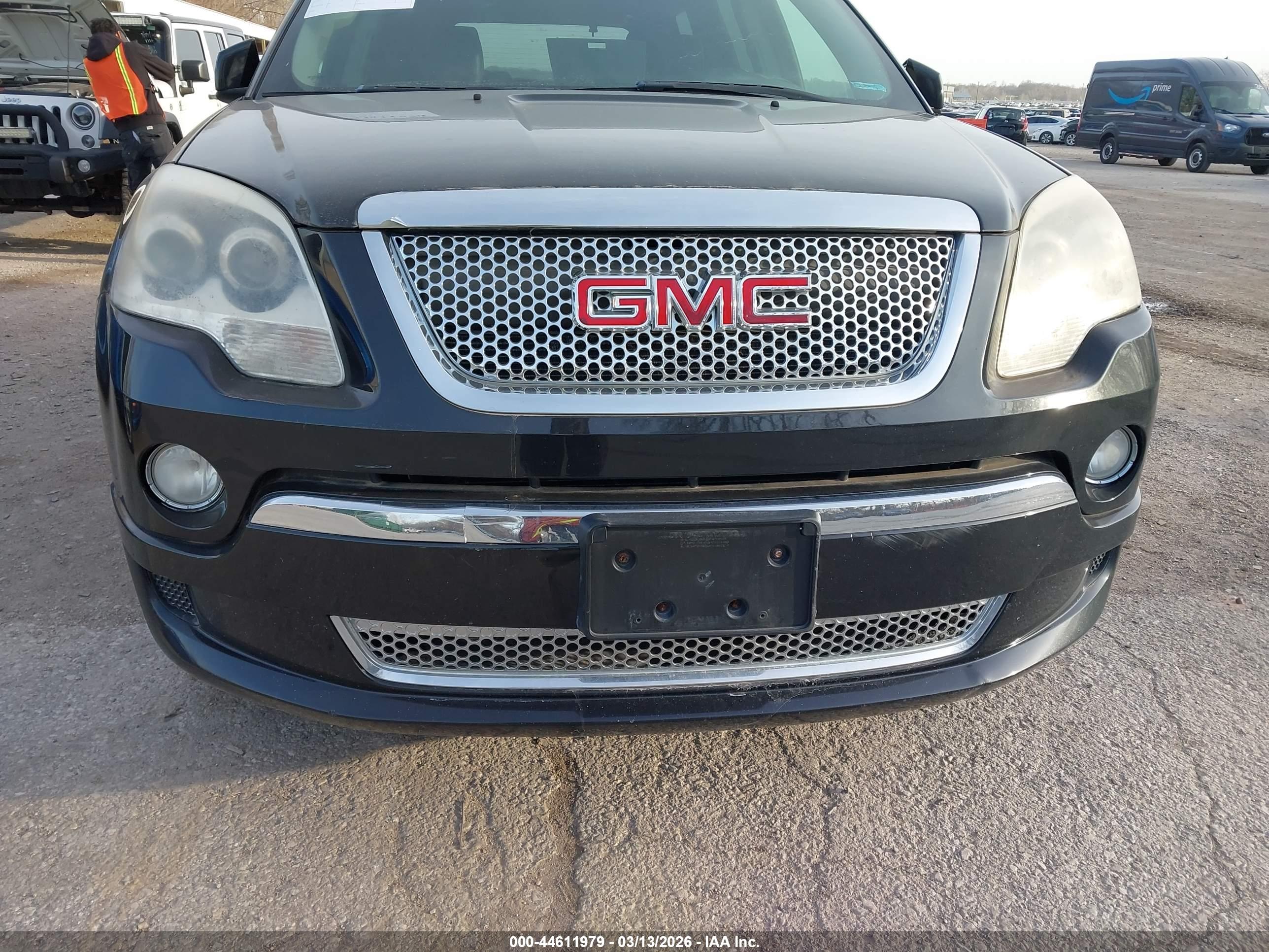 GMC ACADIA image 6