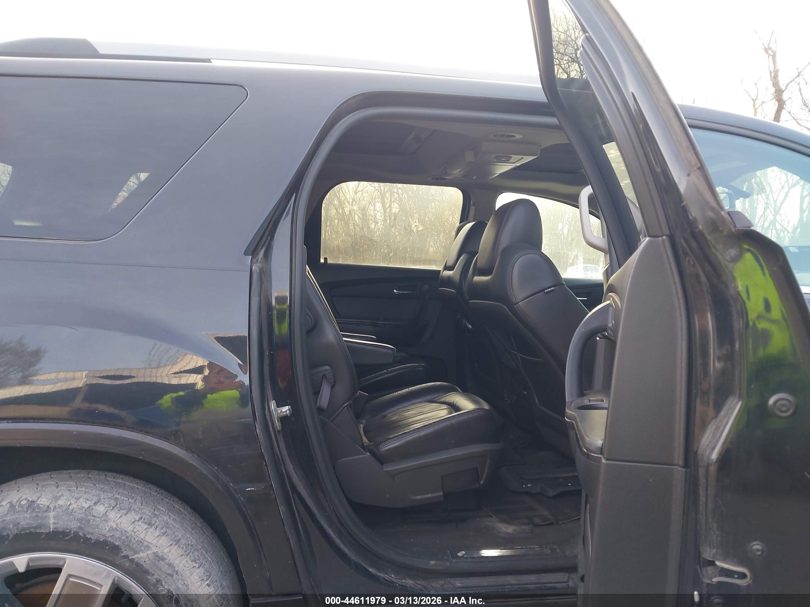 GMC ACADIA image 8