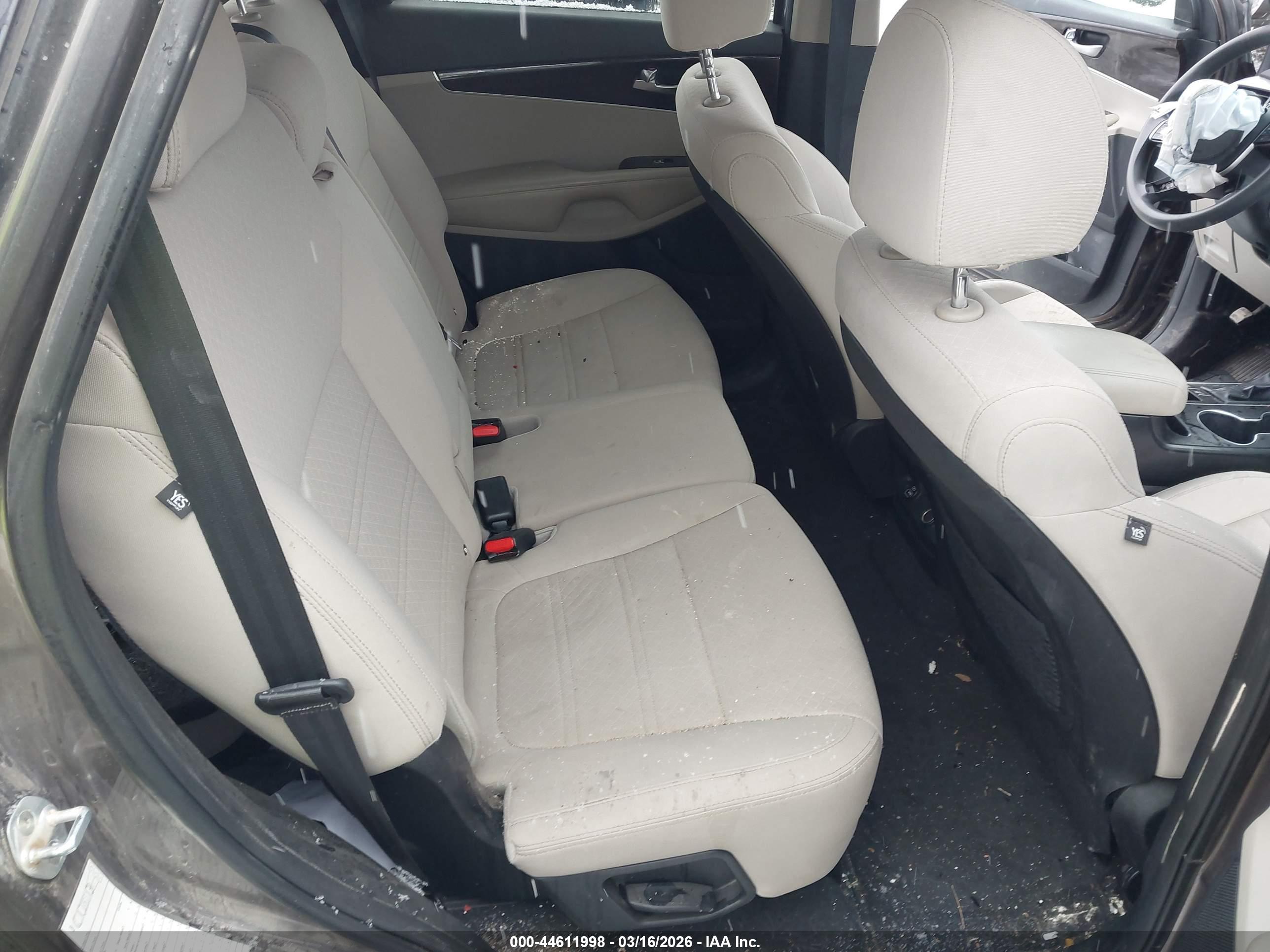 KIA SORENTO image 8