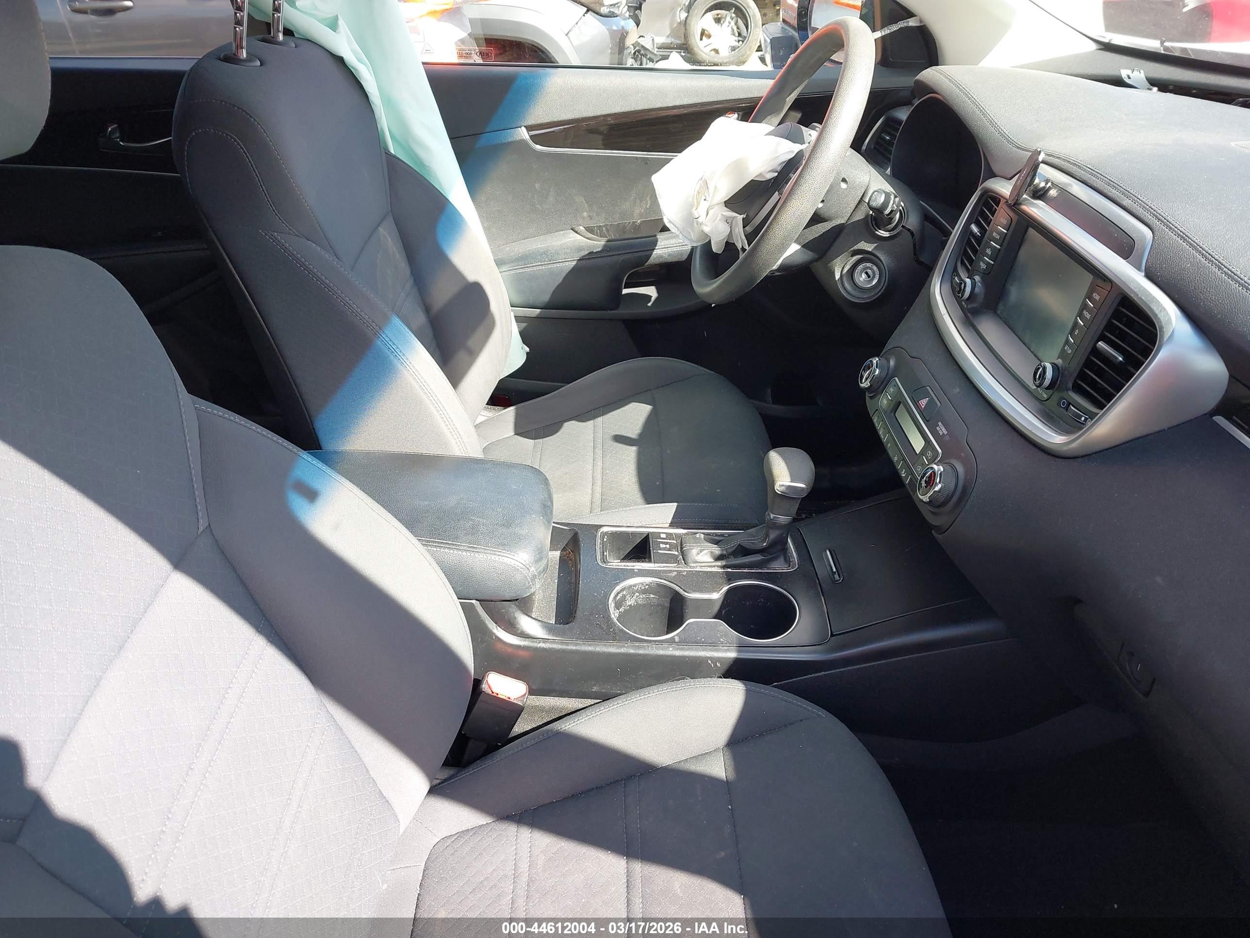 KIA SORENTO image 5