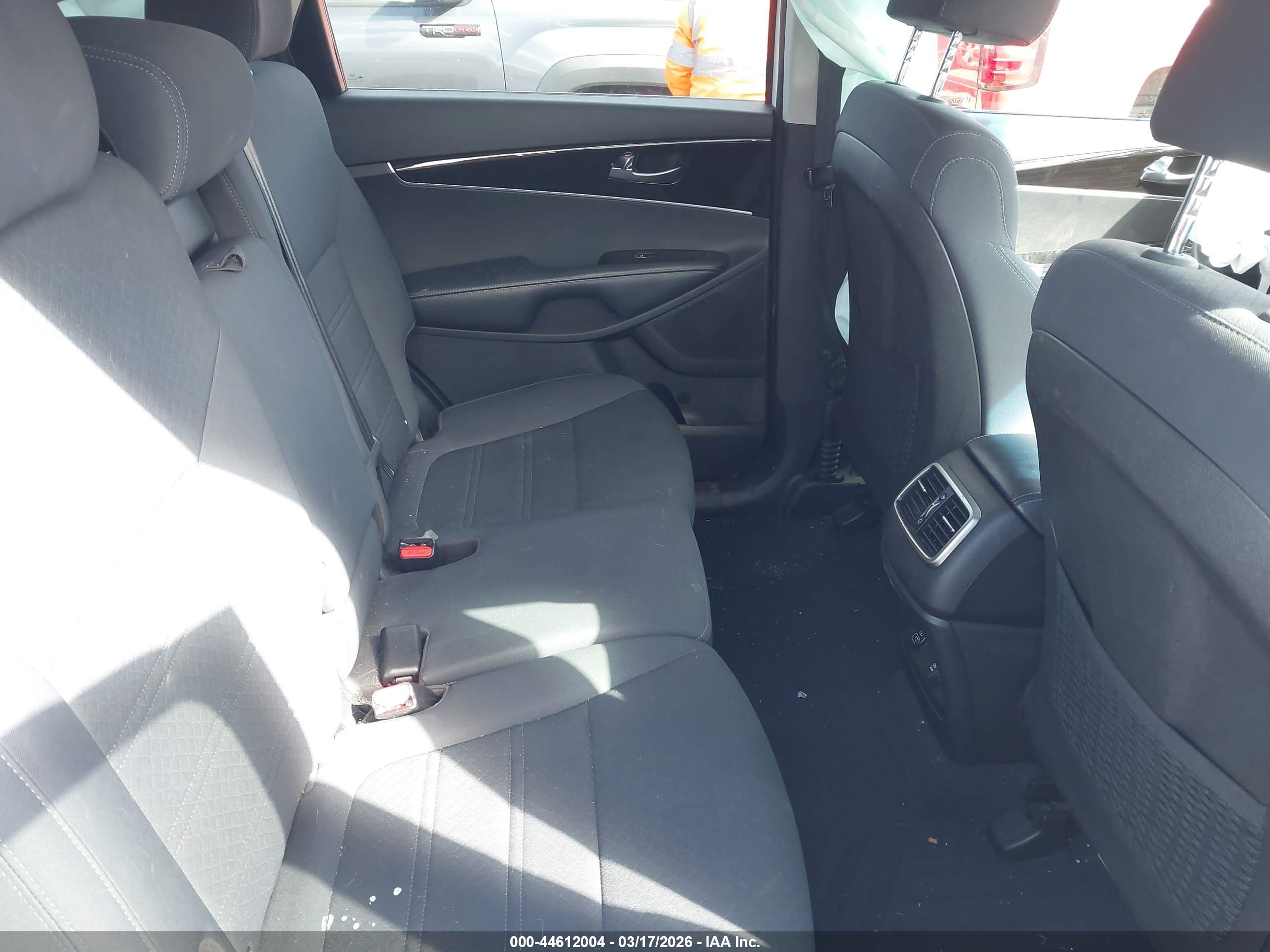 KIA SORENTO image 8