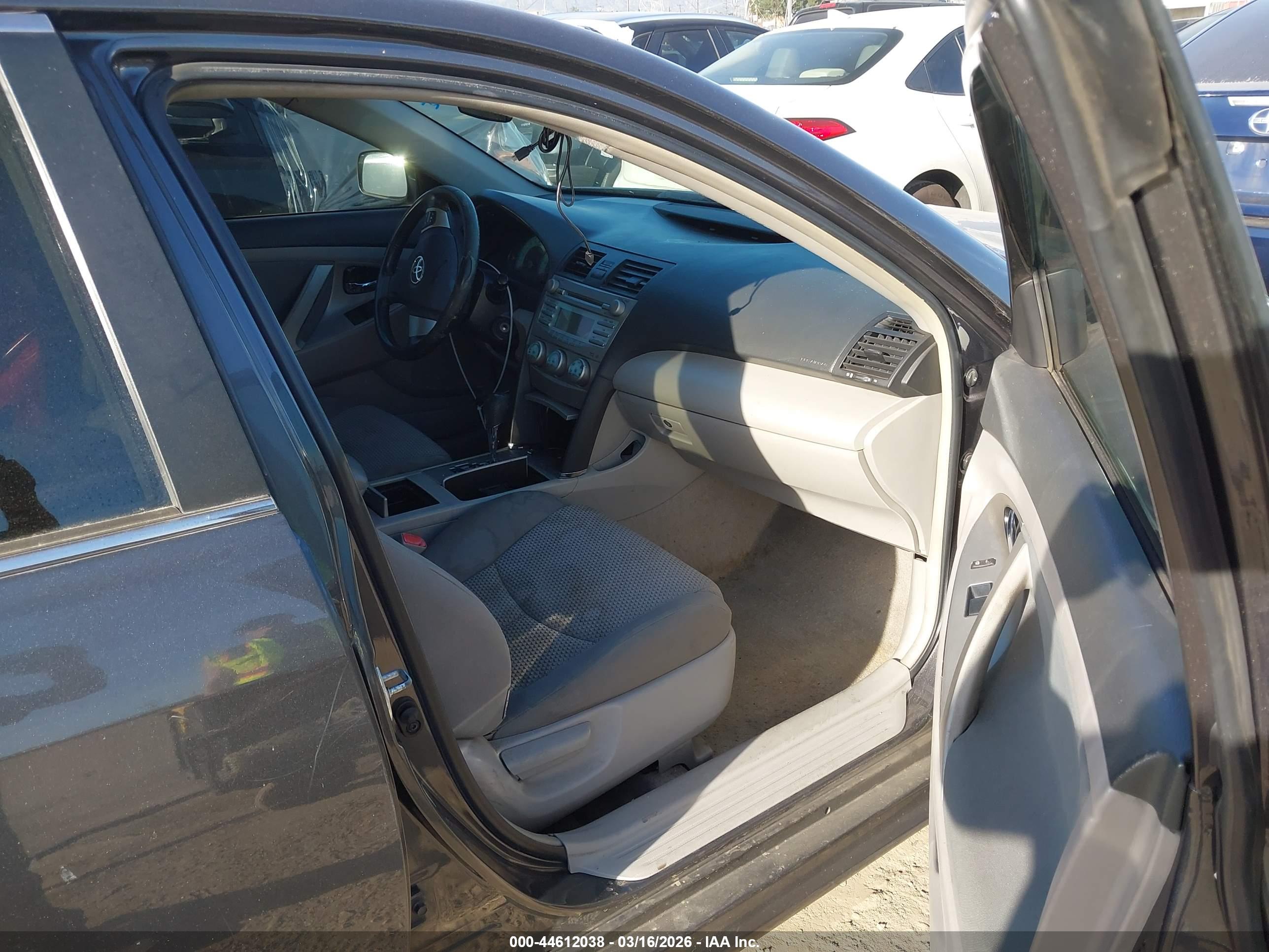 TOYOTA CAMRY image 5