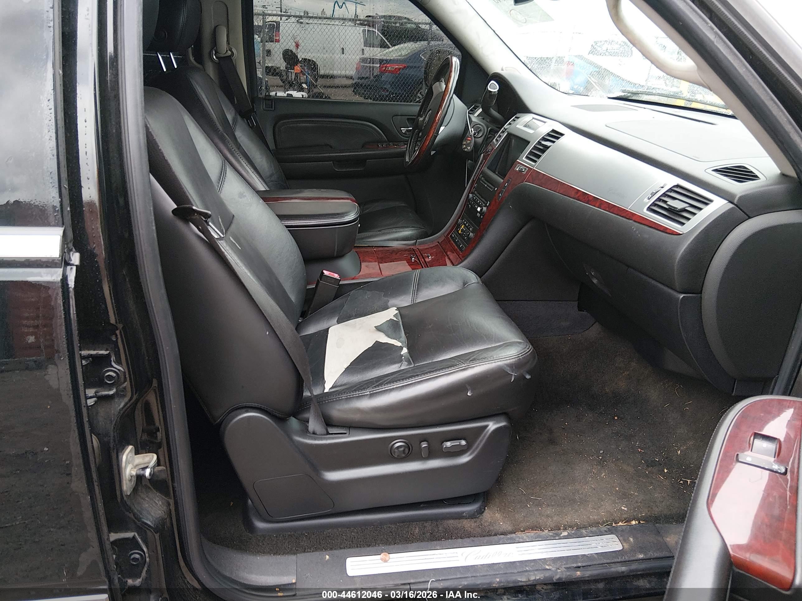 CADILLAC ESCALADE image 5