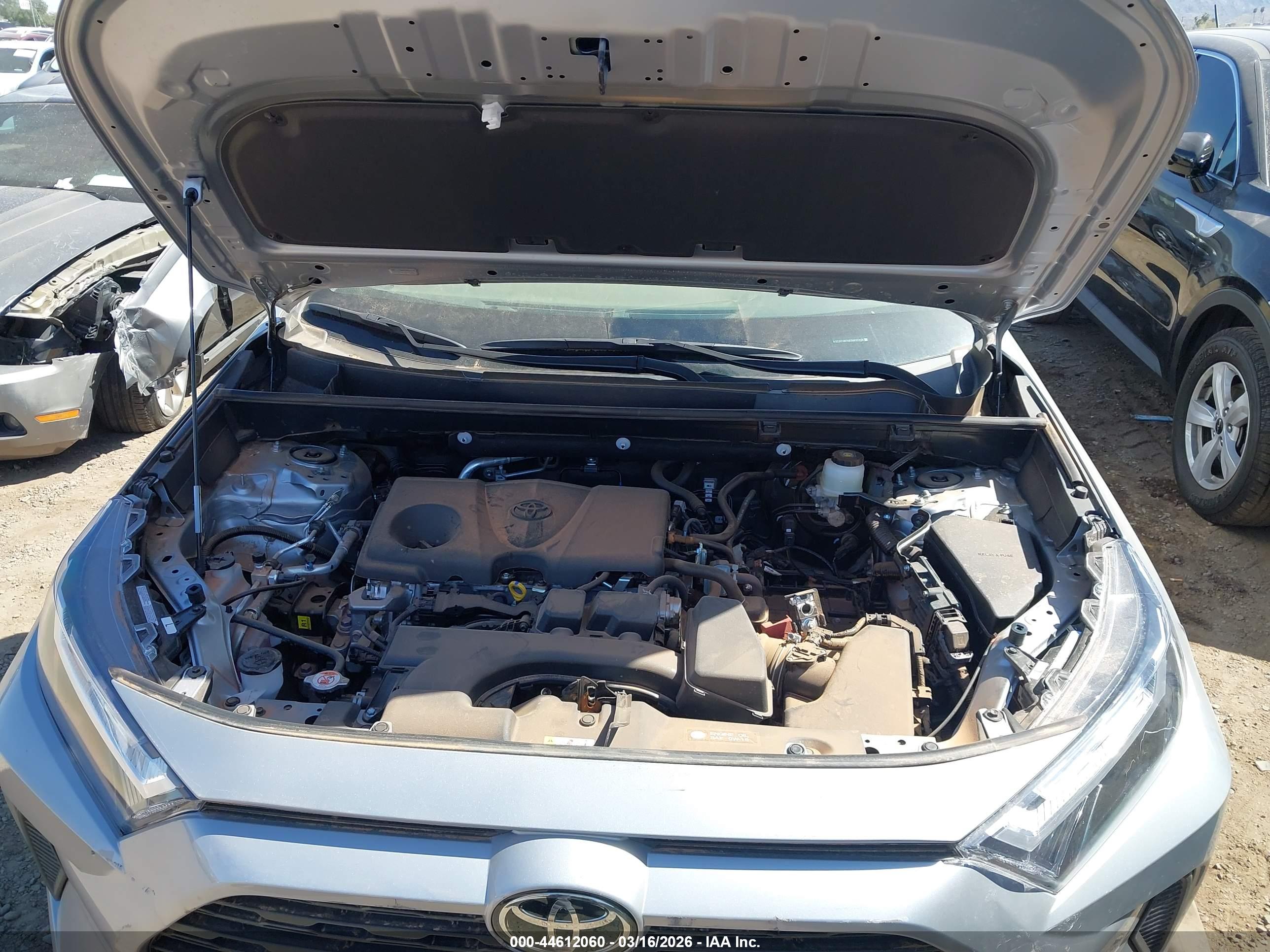 TOYOTA RAV4 image 10