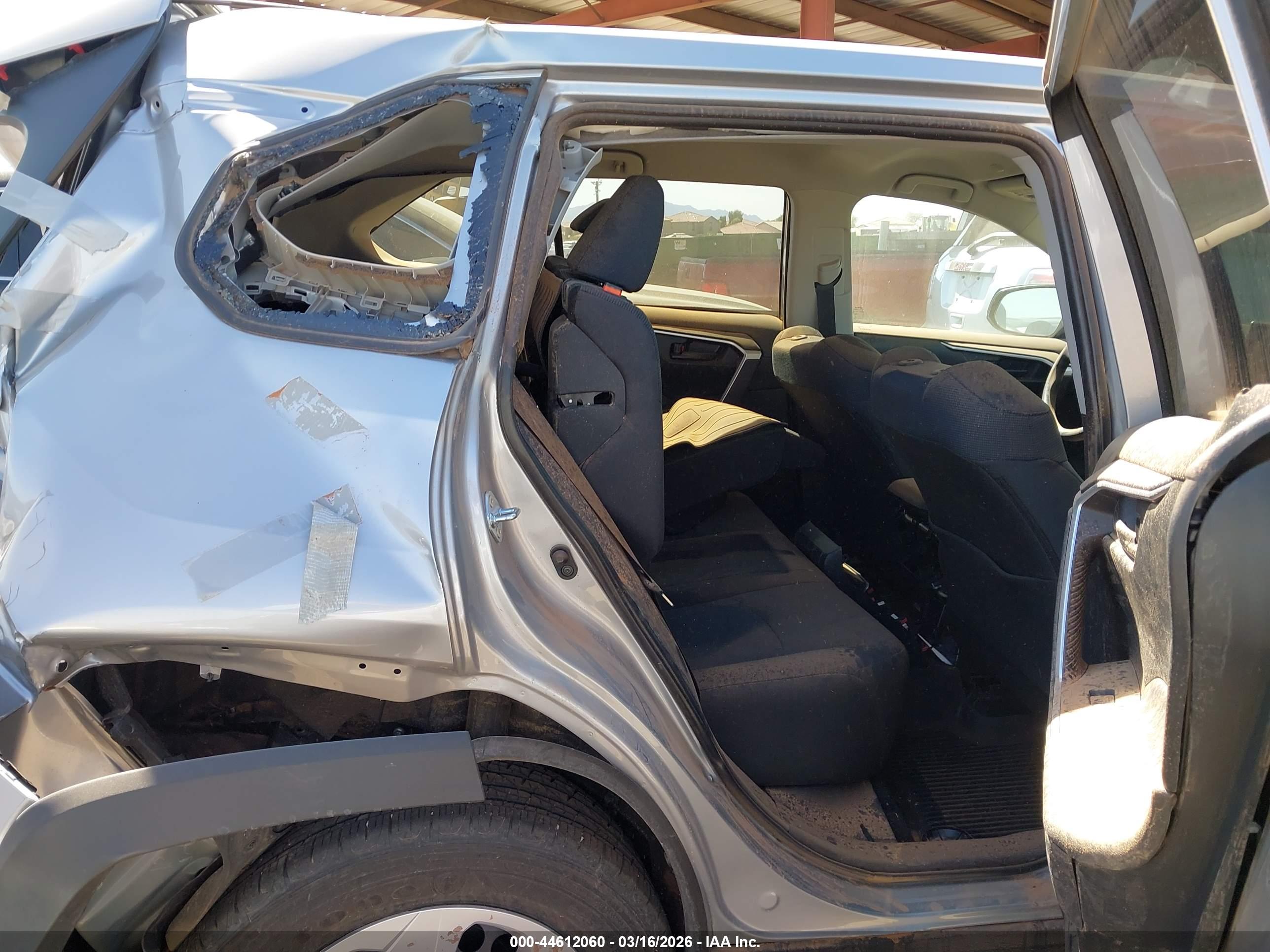 TOYOTA RAV4 image 8