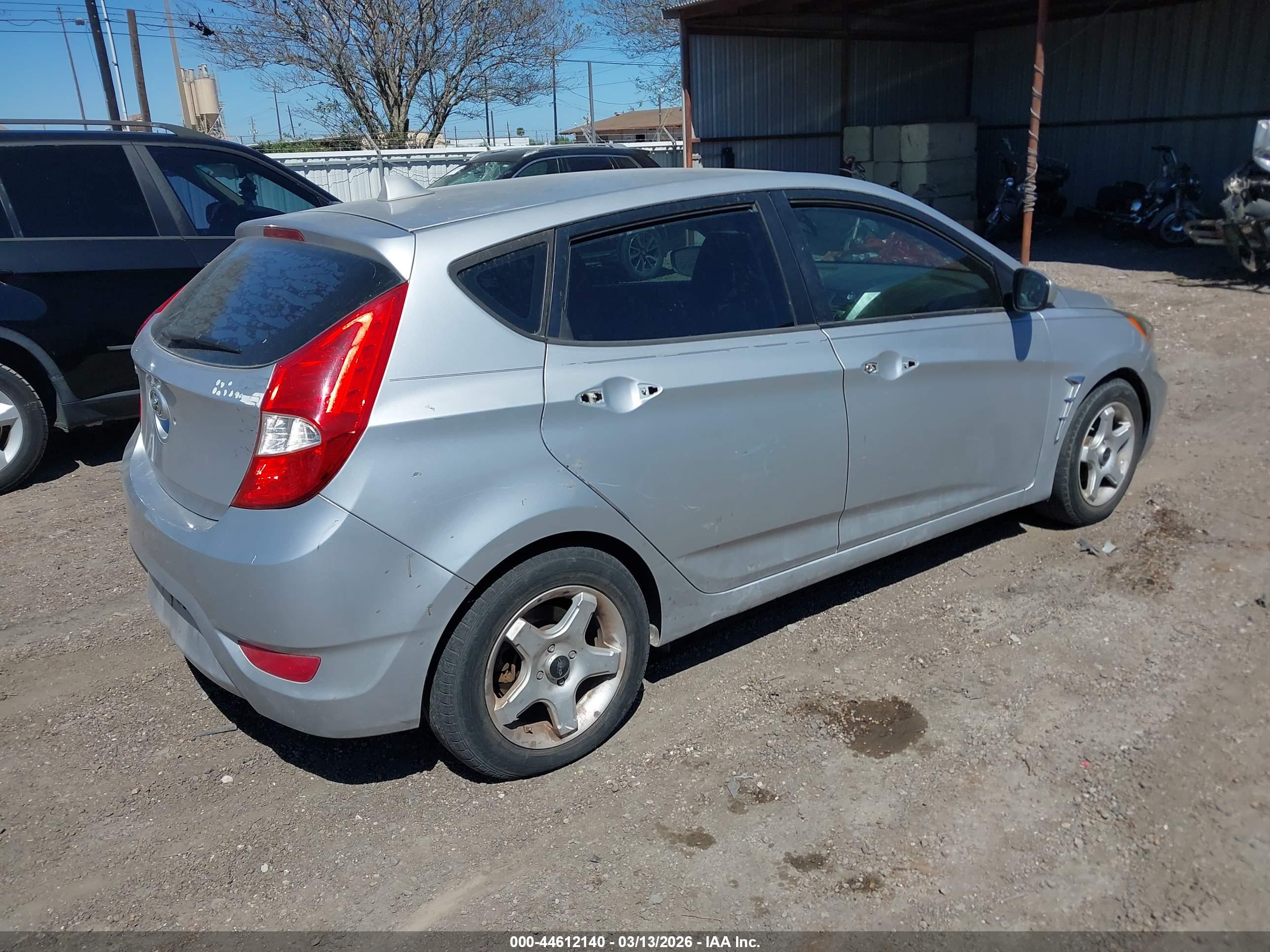 HYUNDAI ACCENT image 4
