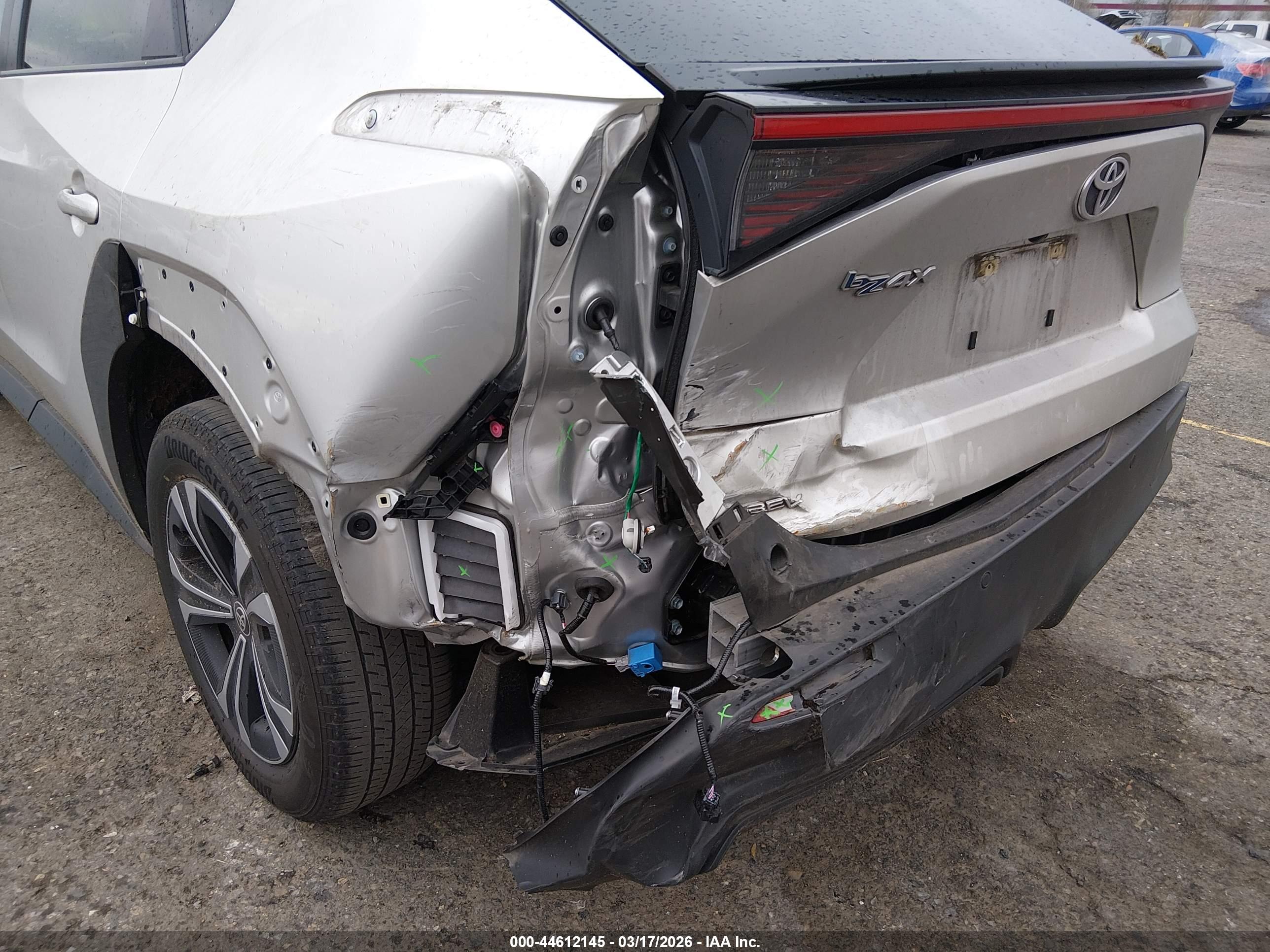 TOYOTA BZ4X image 6
