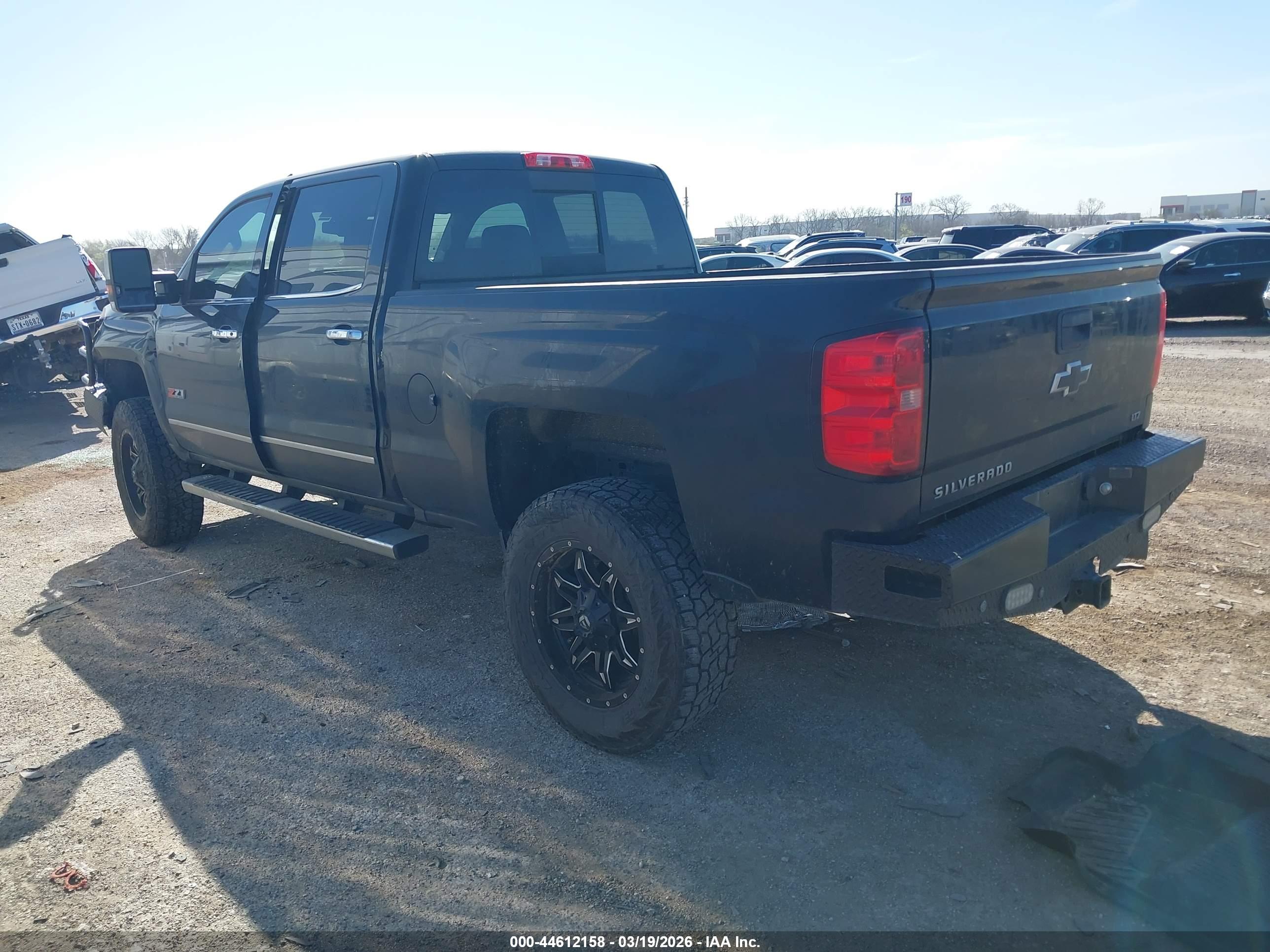 CHEVROLET SILVERADO image 3