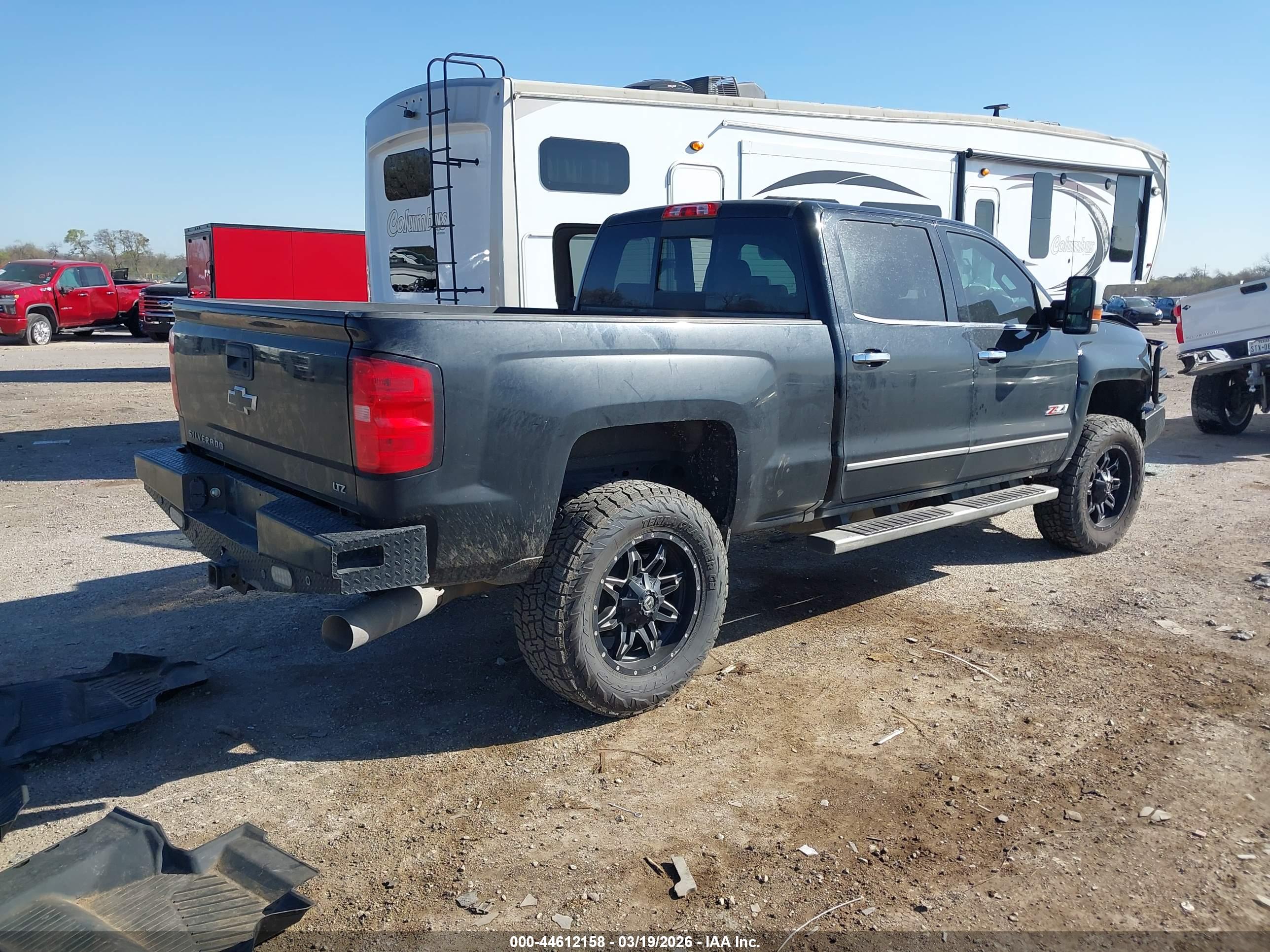CHEVROLET SILVERADO image 4