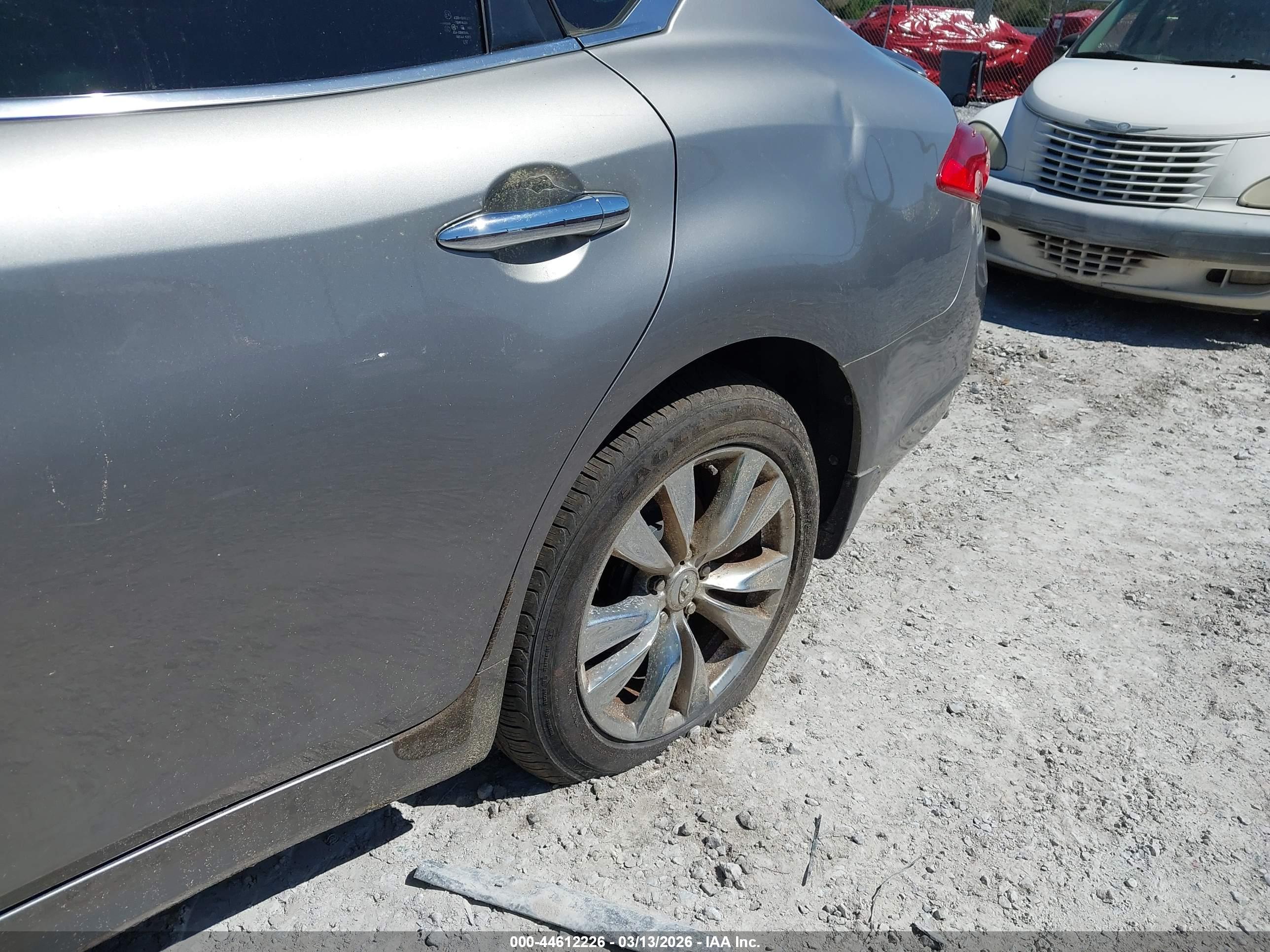 INFINITI M37 image 6