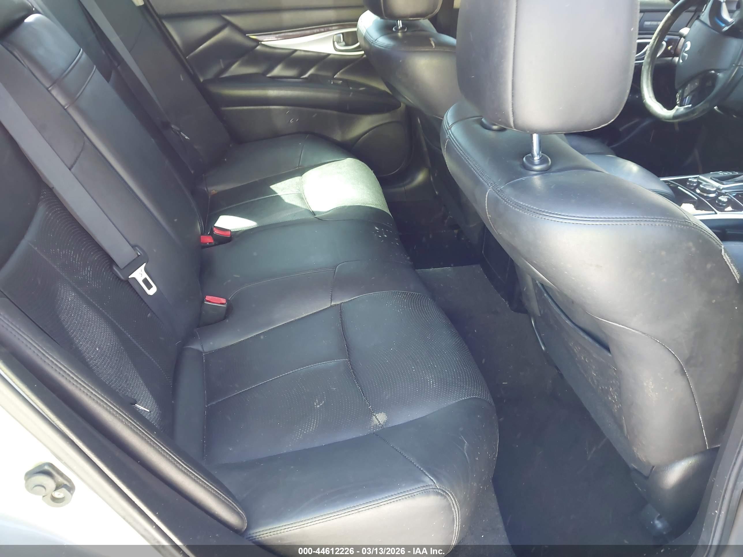 INFINITI M37 image 8