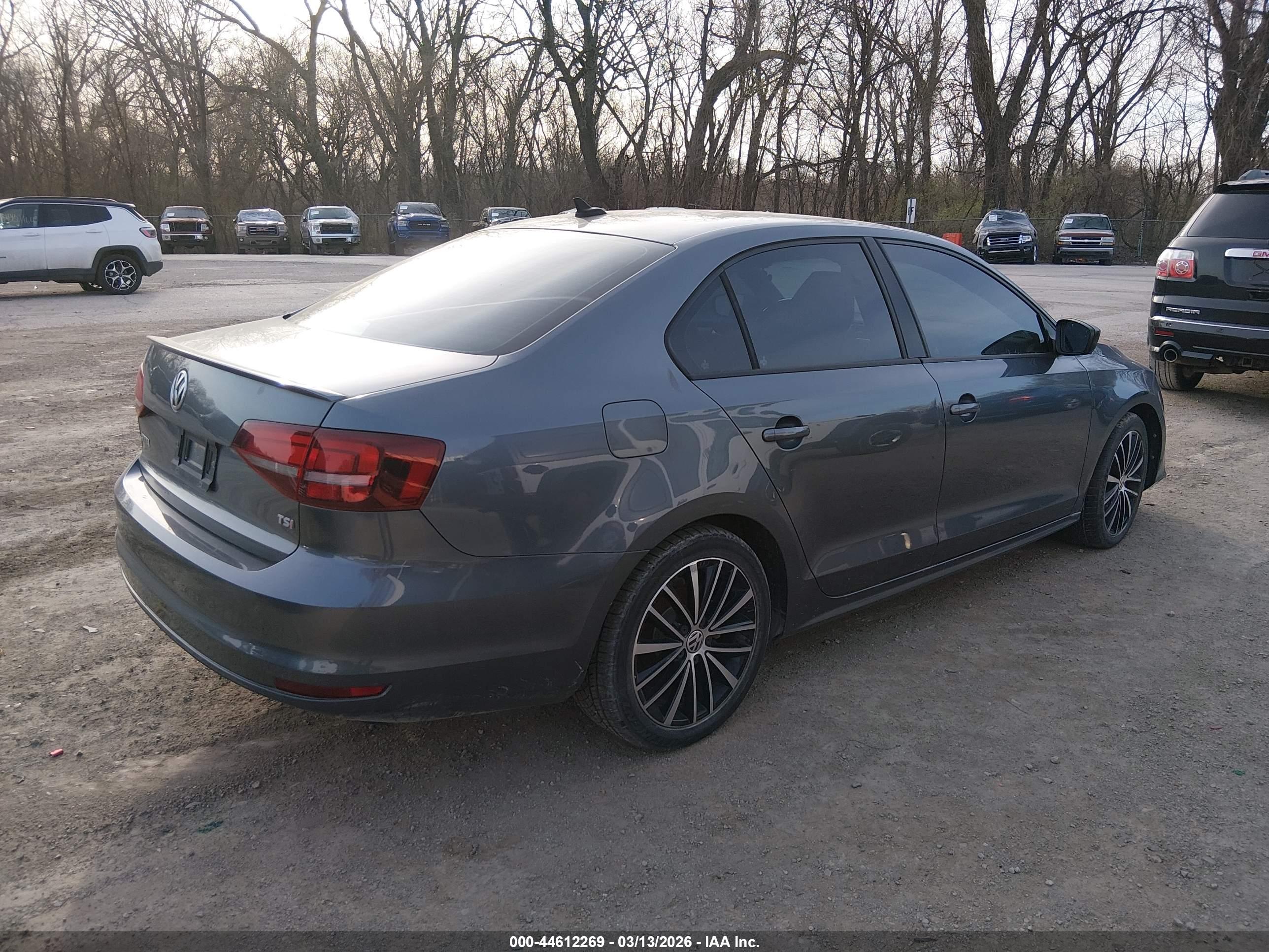 VOLKSWAGEN JETTA image 4