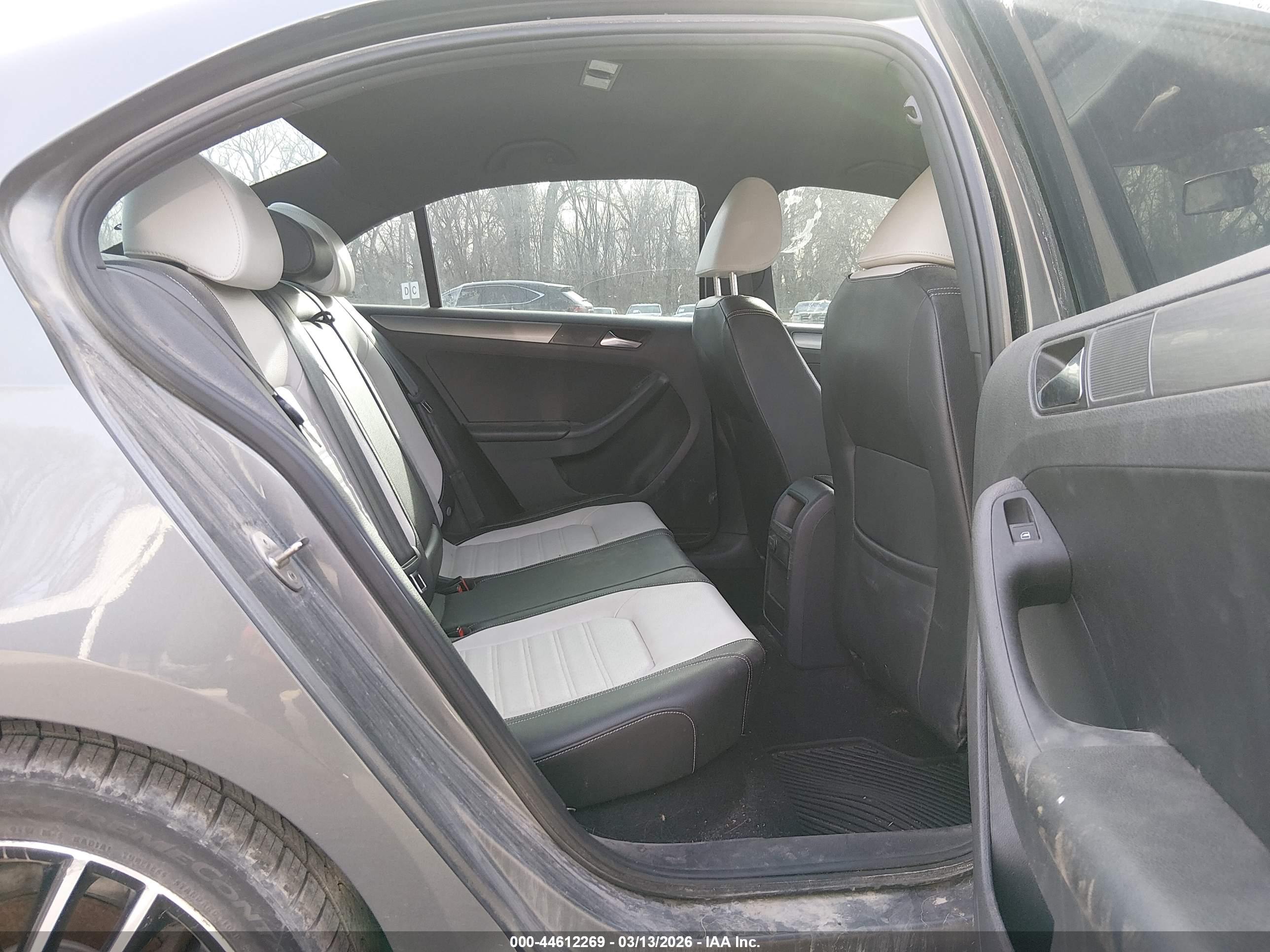 VOLKSWAGEN JETTA image 8