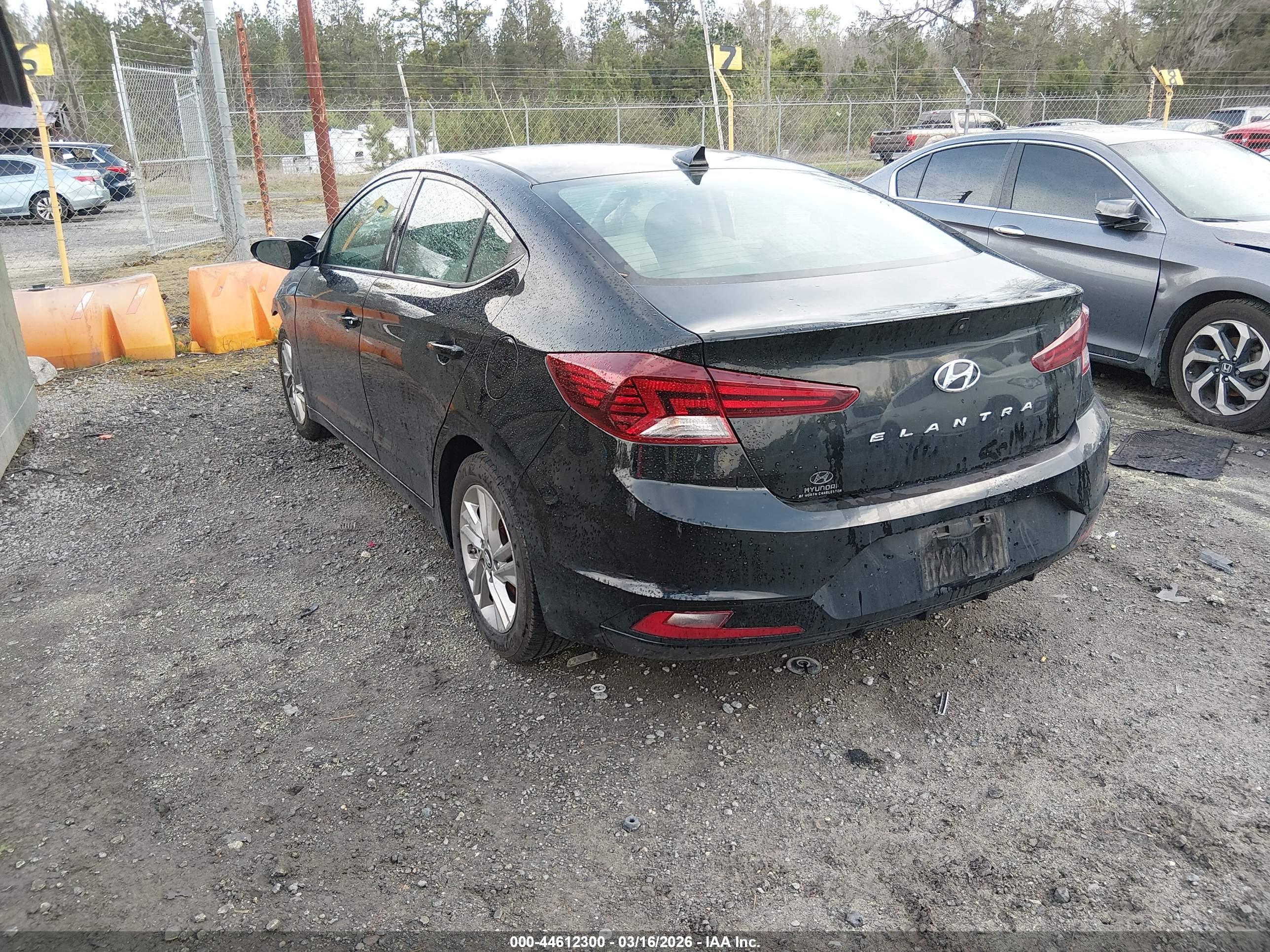 HYUNDAI ELANTRA image 3