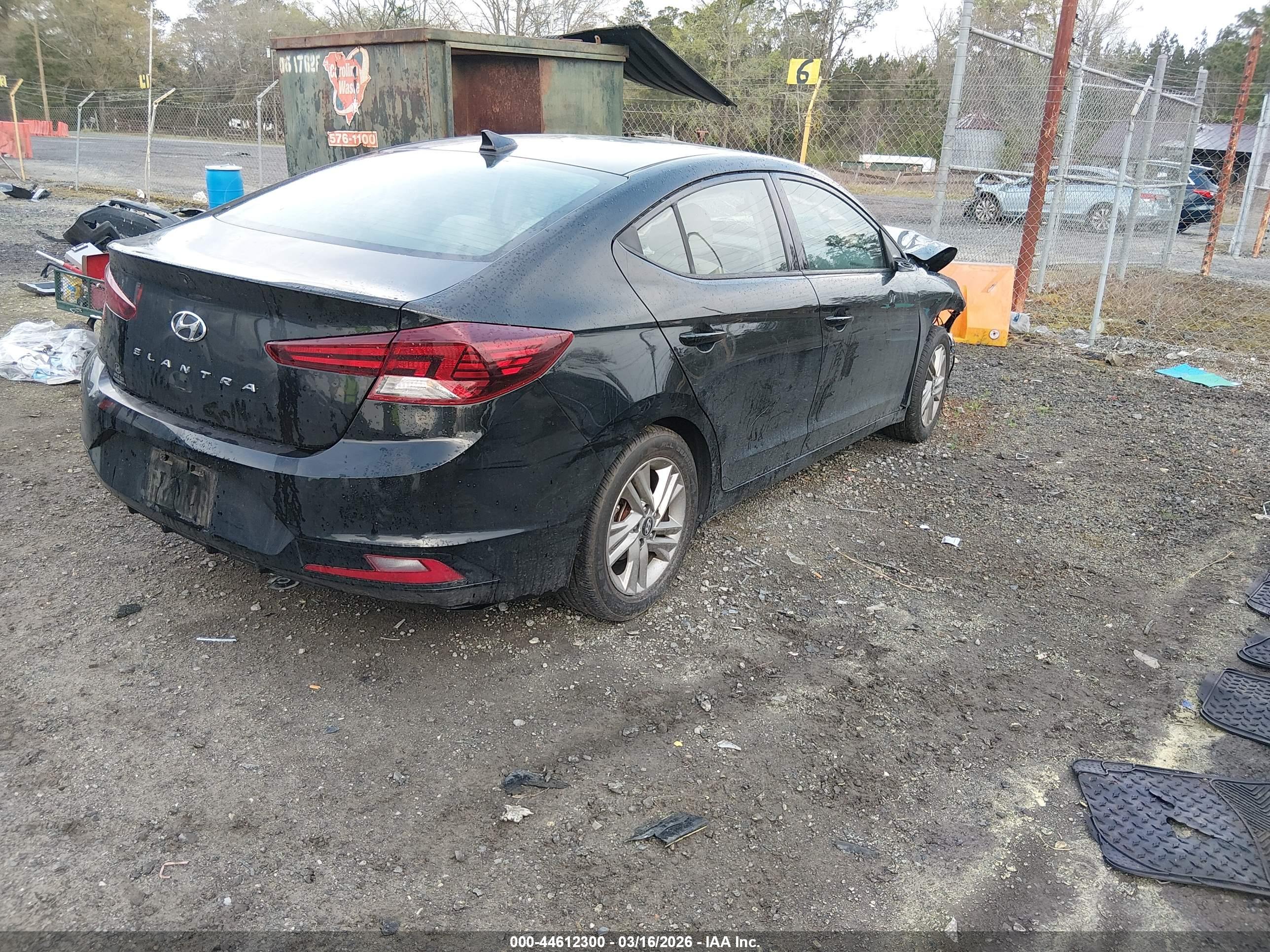 HYUNDAI ELANTRA image 4