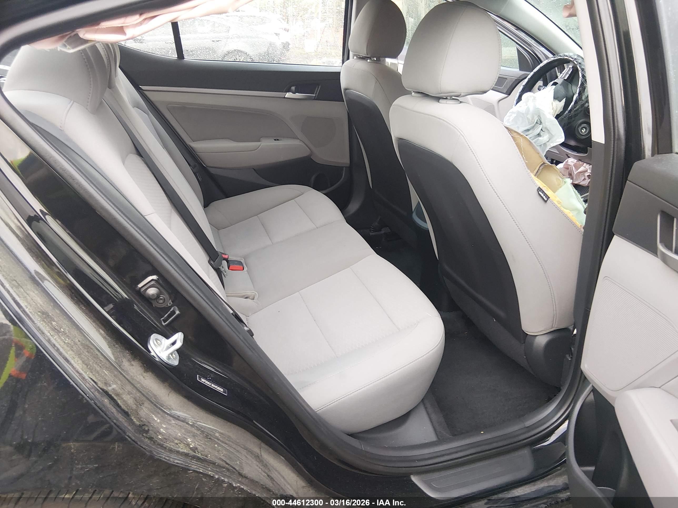 HYUNDAI ELANTRA image 8
