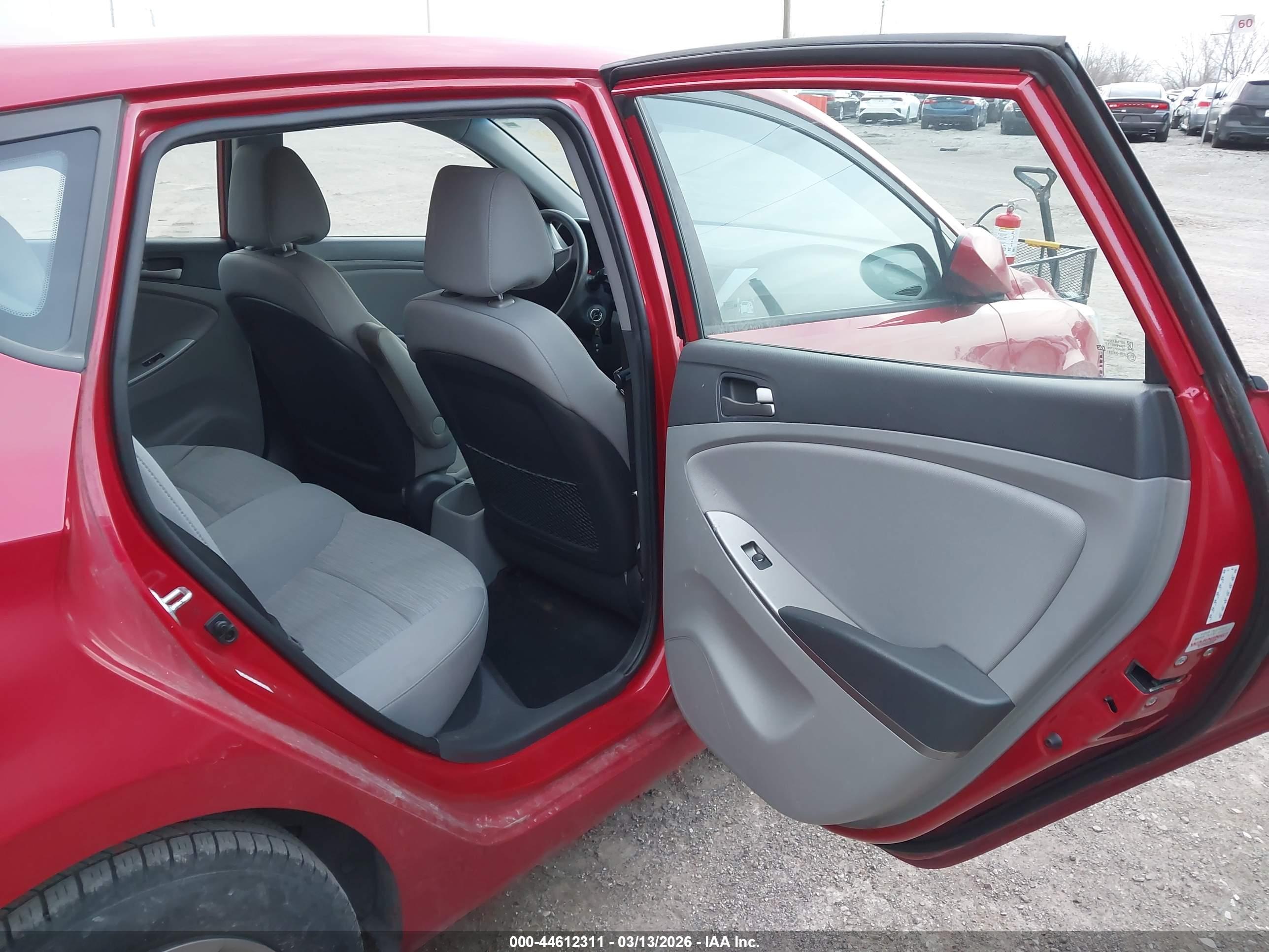HYUNDAI ACCENT image 8