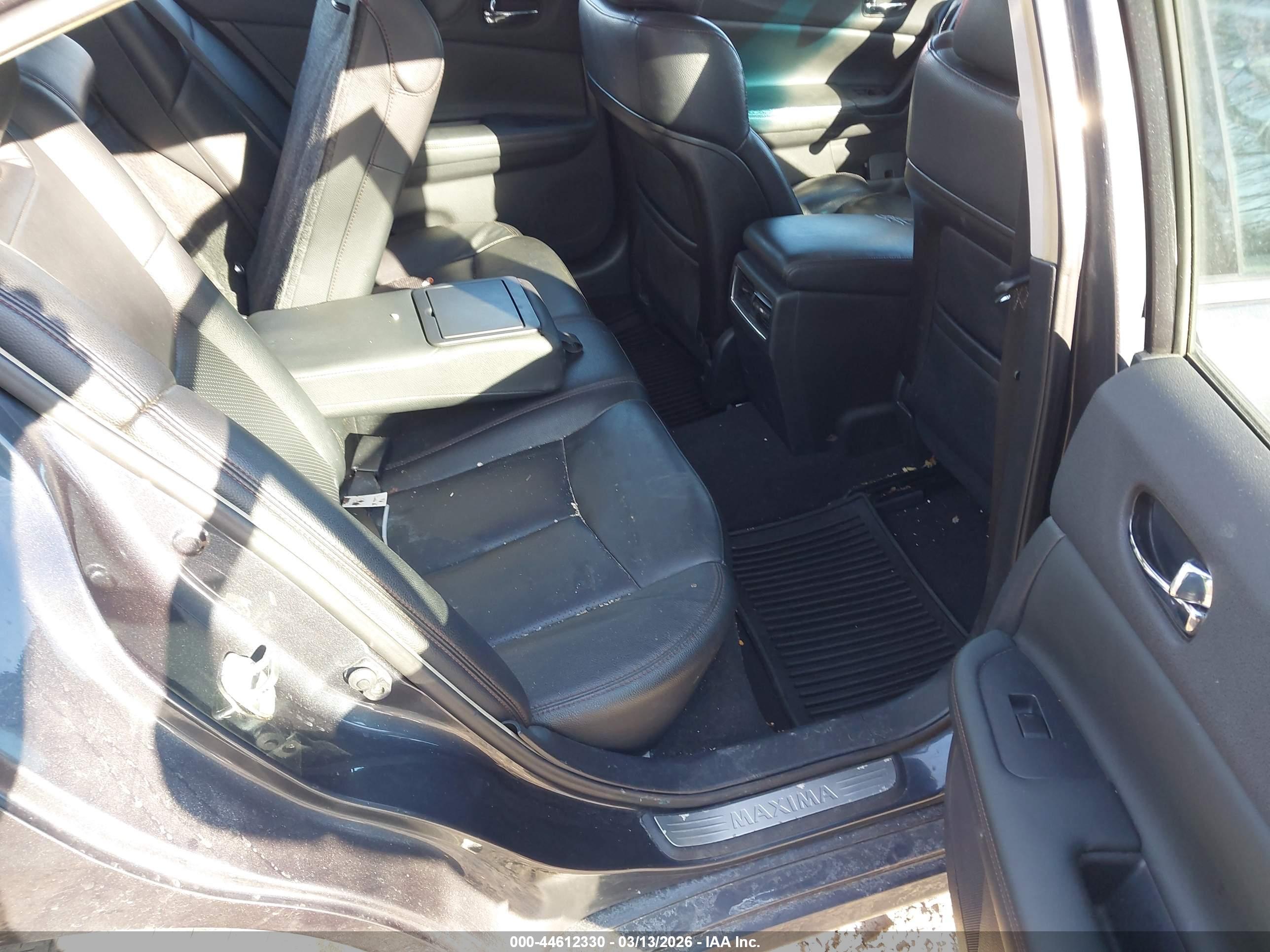 NISSAN MAXIMA image 8