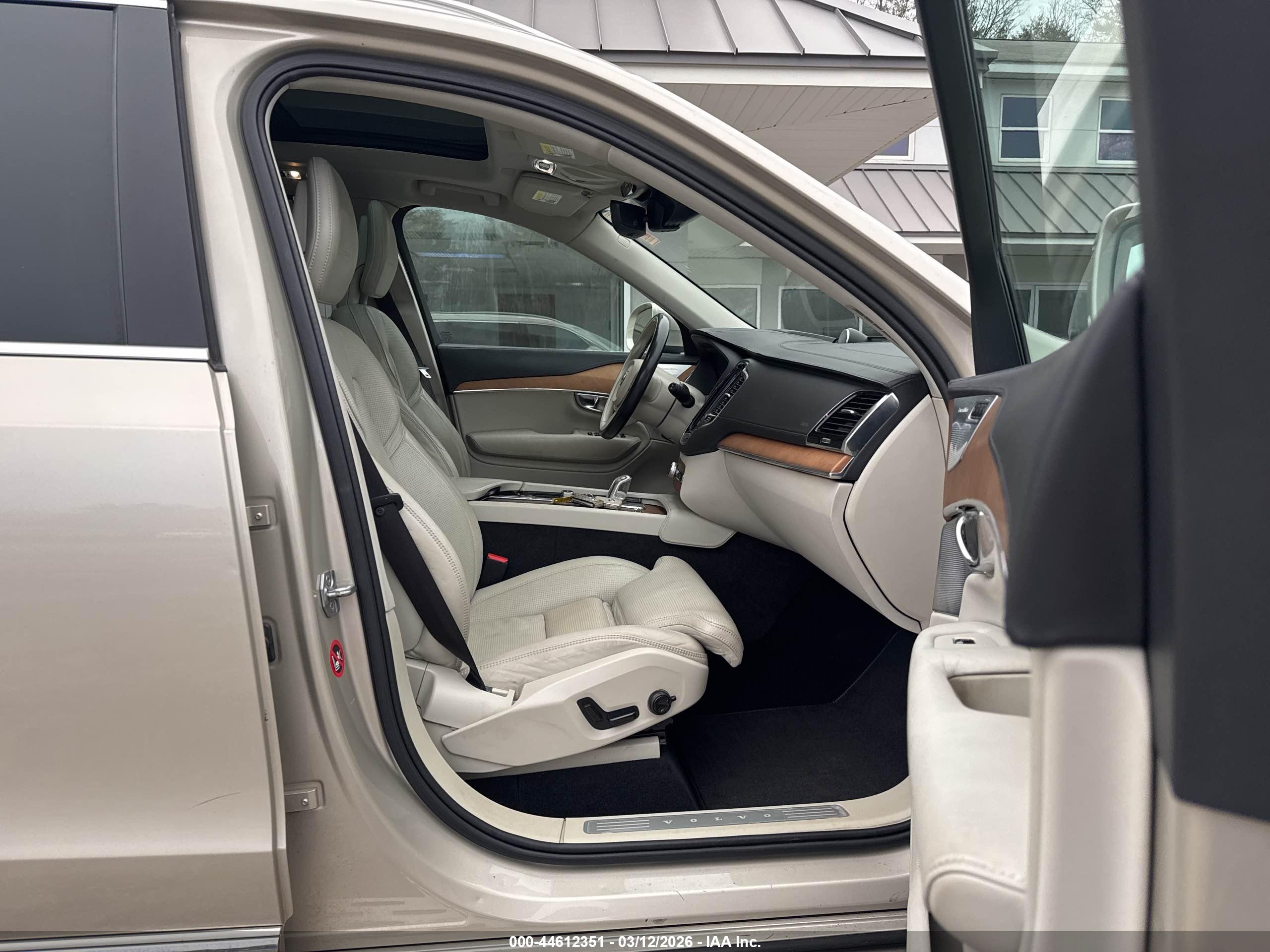 VOLVO XC90 image 5
