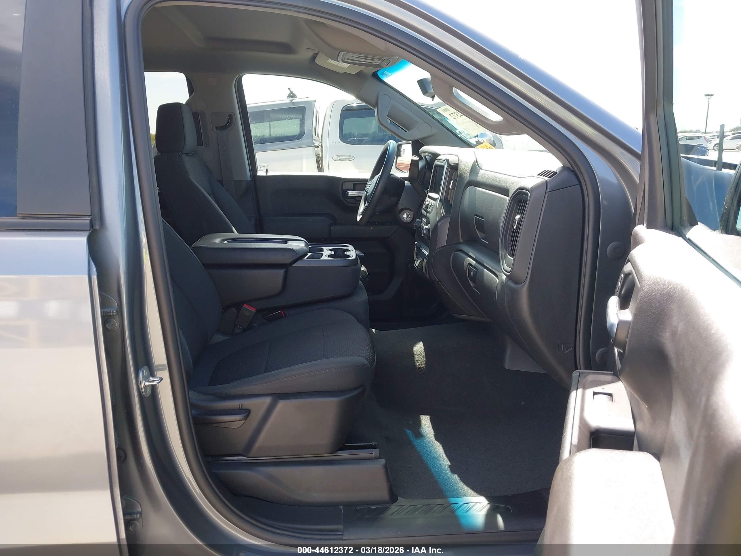 CHEVROLET SILVERADO image 5