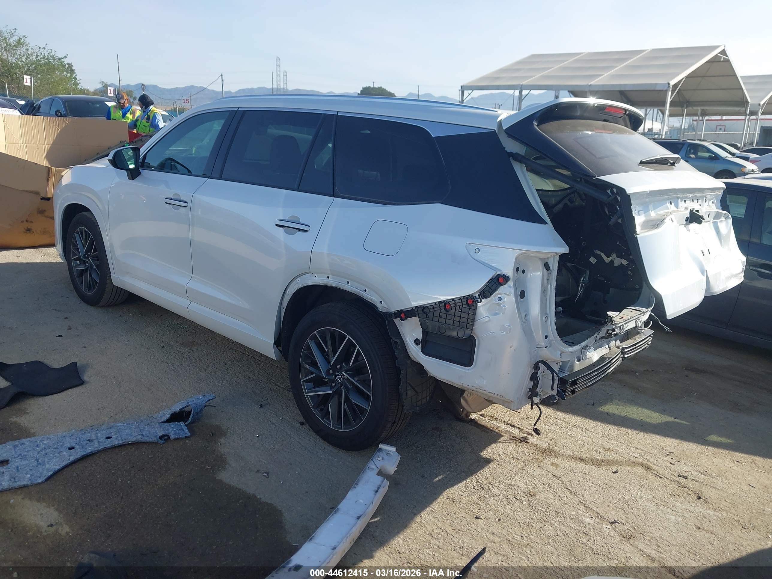LEXUS TX image 3